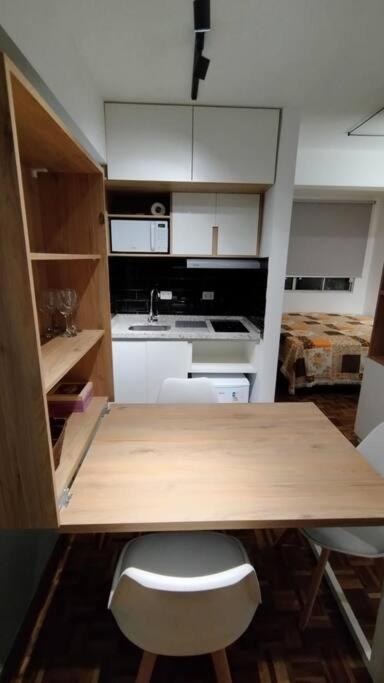 Quitinete reformada no Centro!