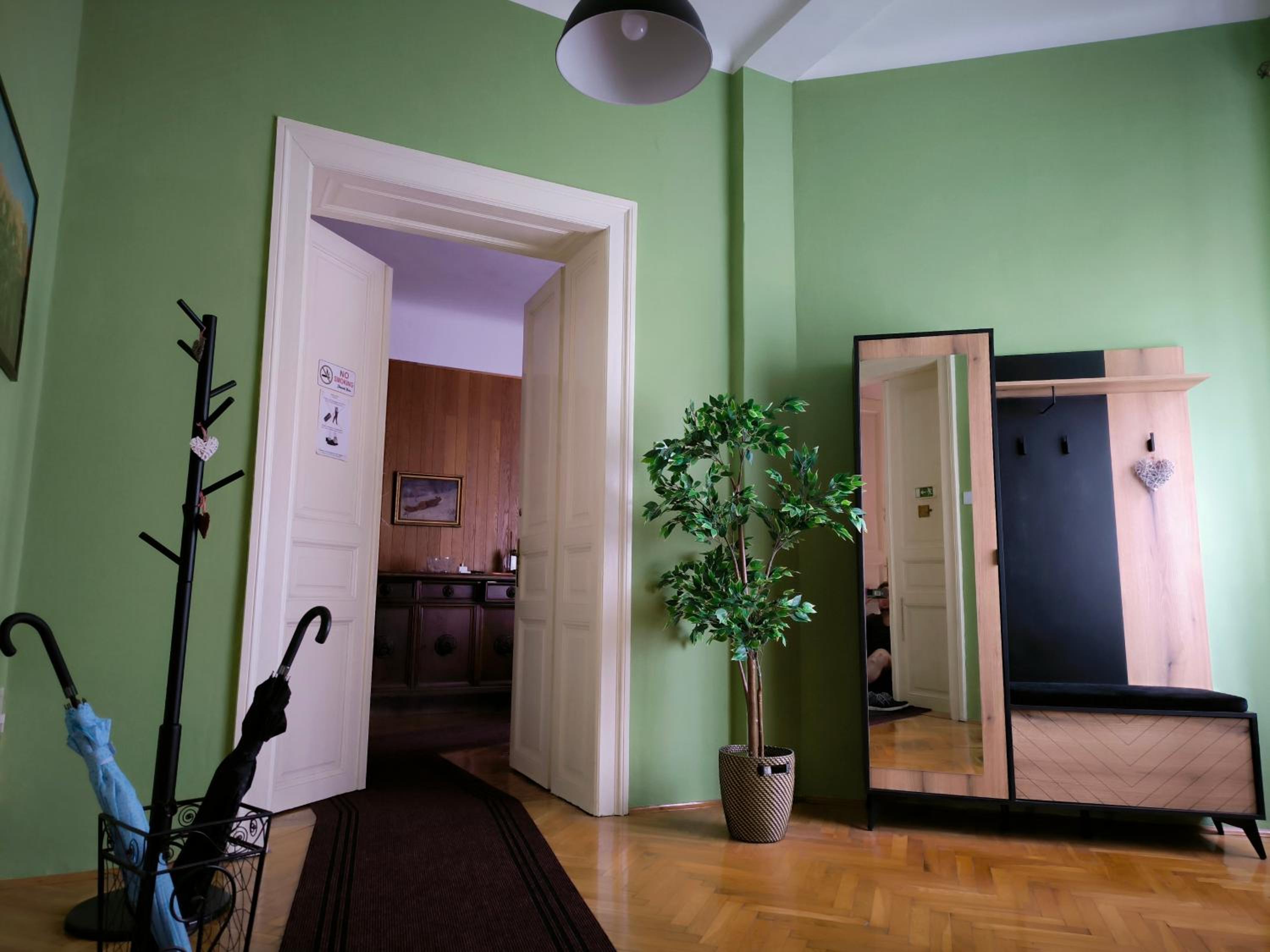 Konzul -Top apartment, strict center, parking view 4