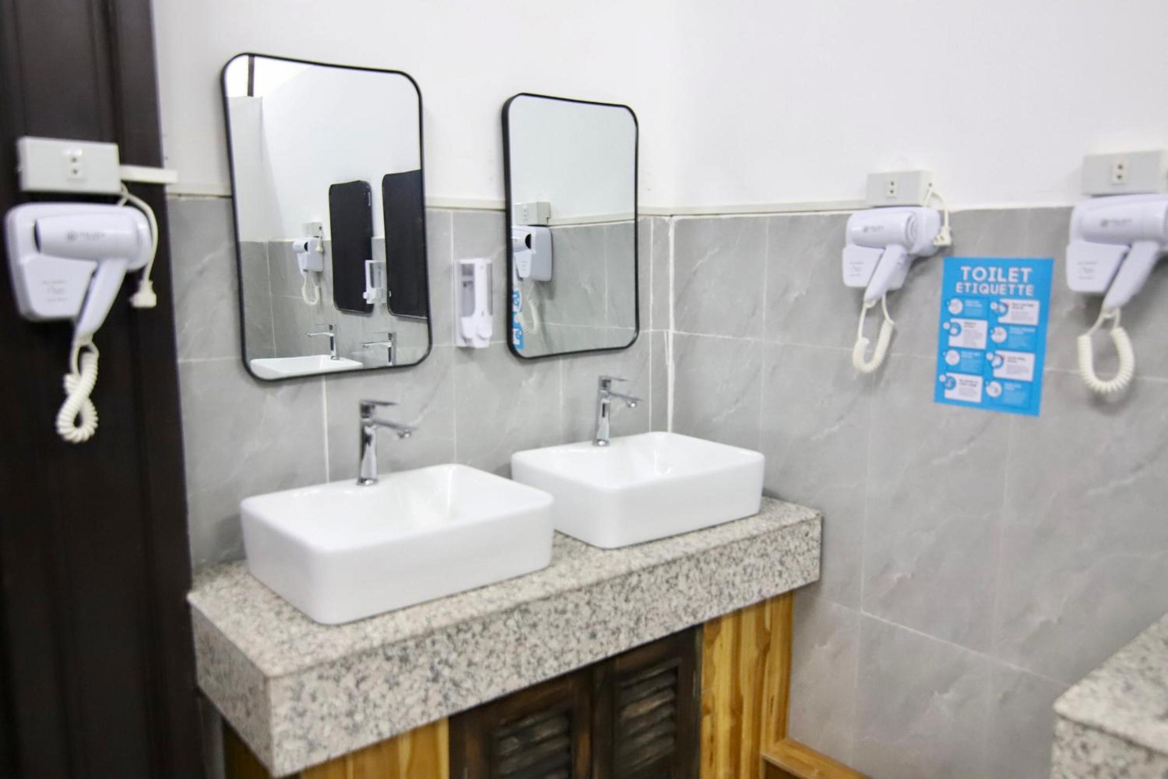 Chanthavong Hostel
