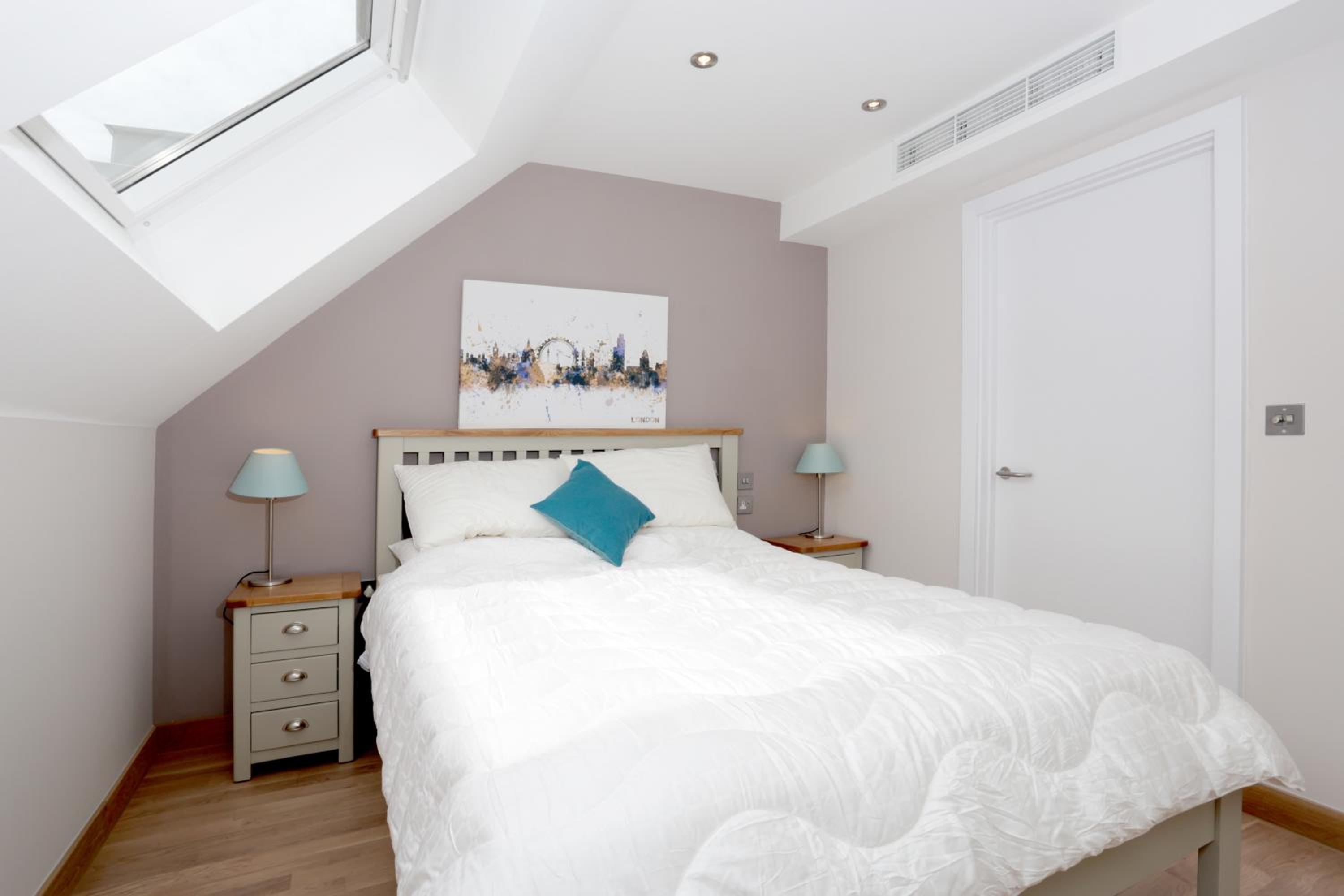Barbican Serviced Apartments by LovelyStay