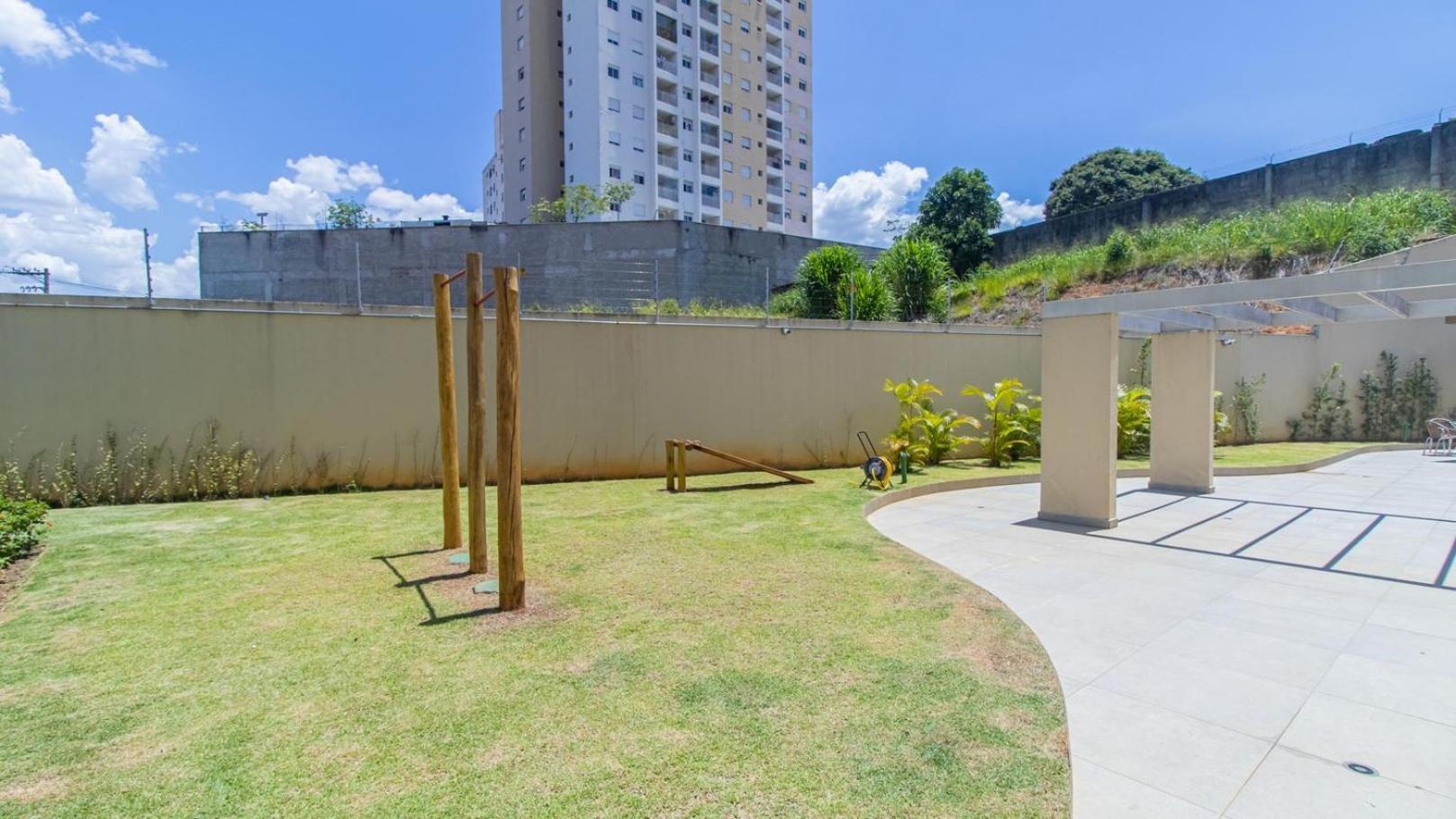 Apto moderno com churrasqueira e piscina no centro