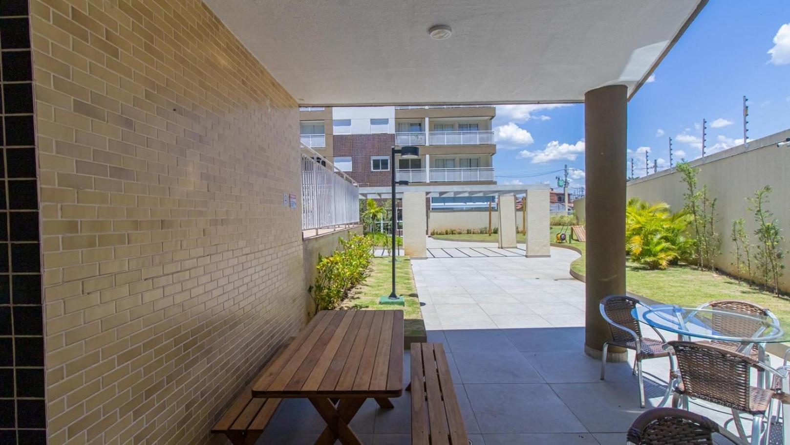 Apto moderno com churrasqueira e piscina no centro