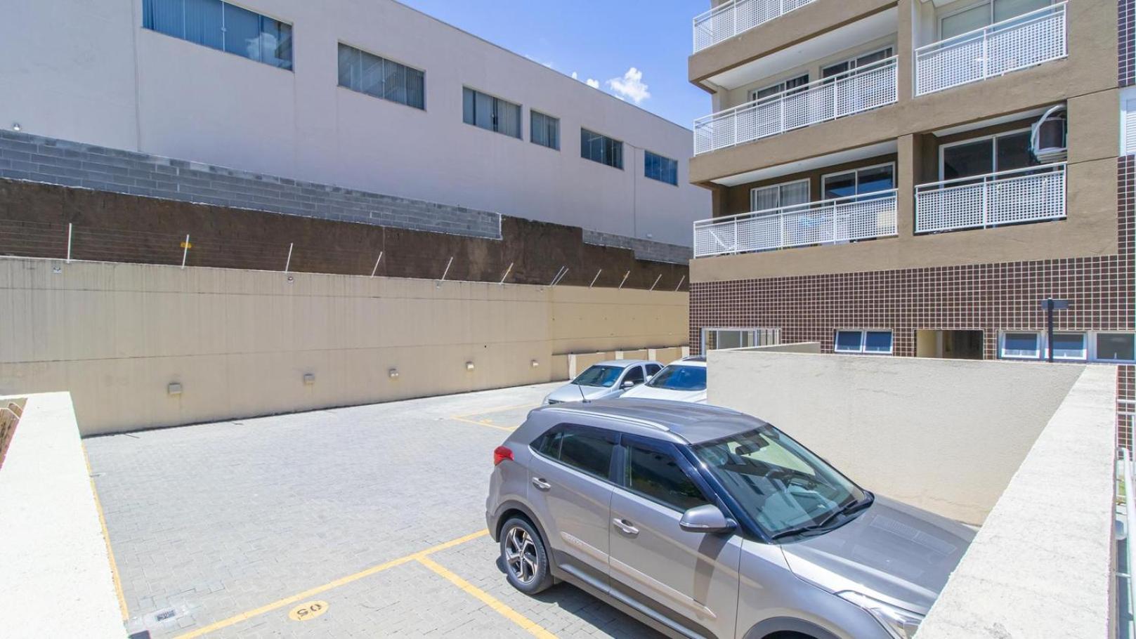 Apto moderno com churrasqueira e piscina no centro