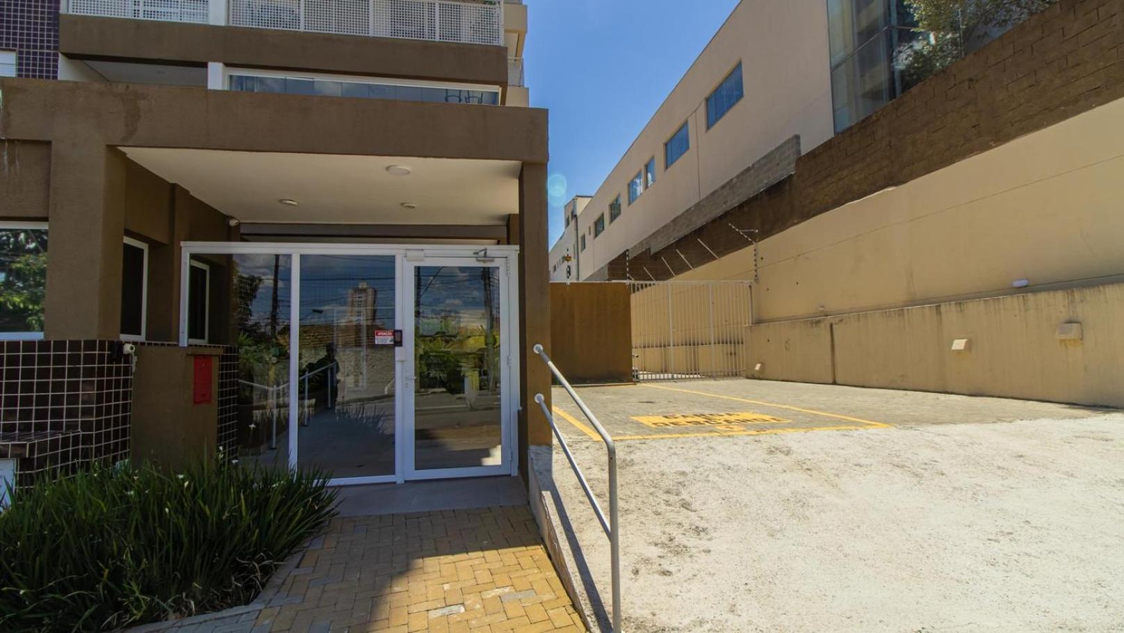 Apto moderno com churrasqueira e piscina no centro