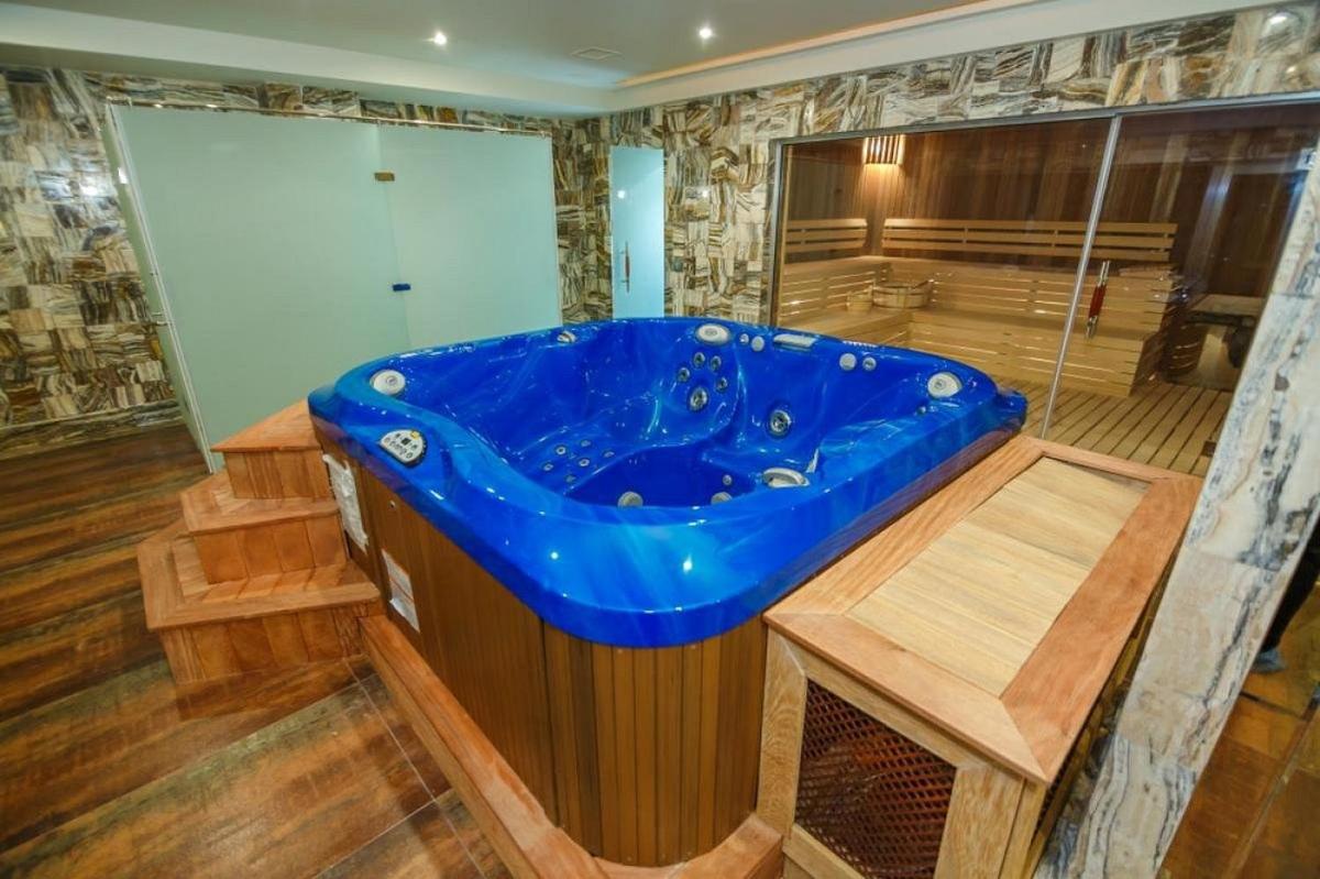 Green city Sea View Luxury with Free Pools