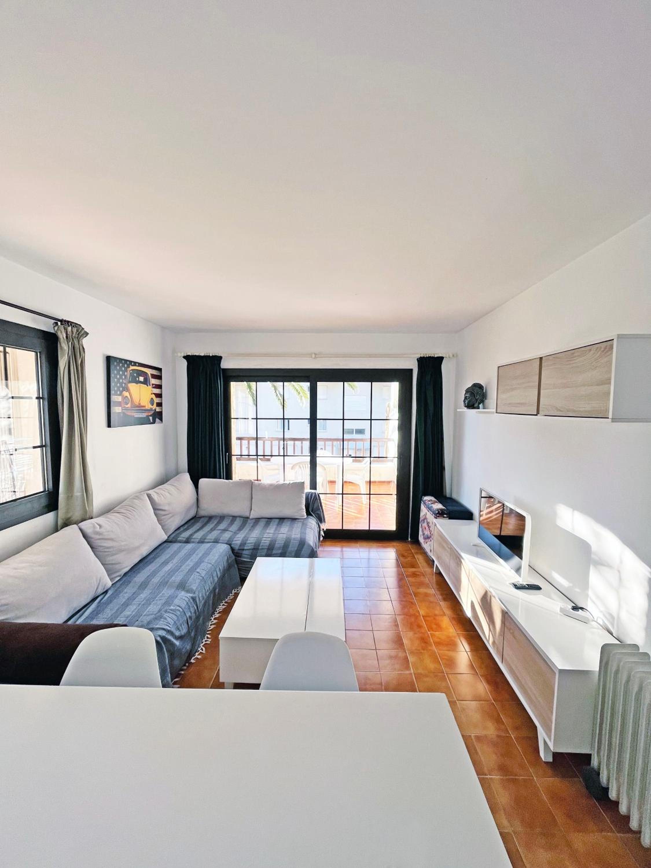 Apartamento en la Escala con piscina y parking photo 1