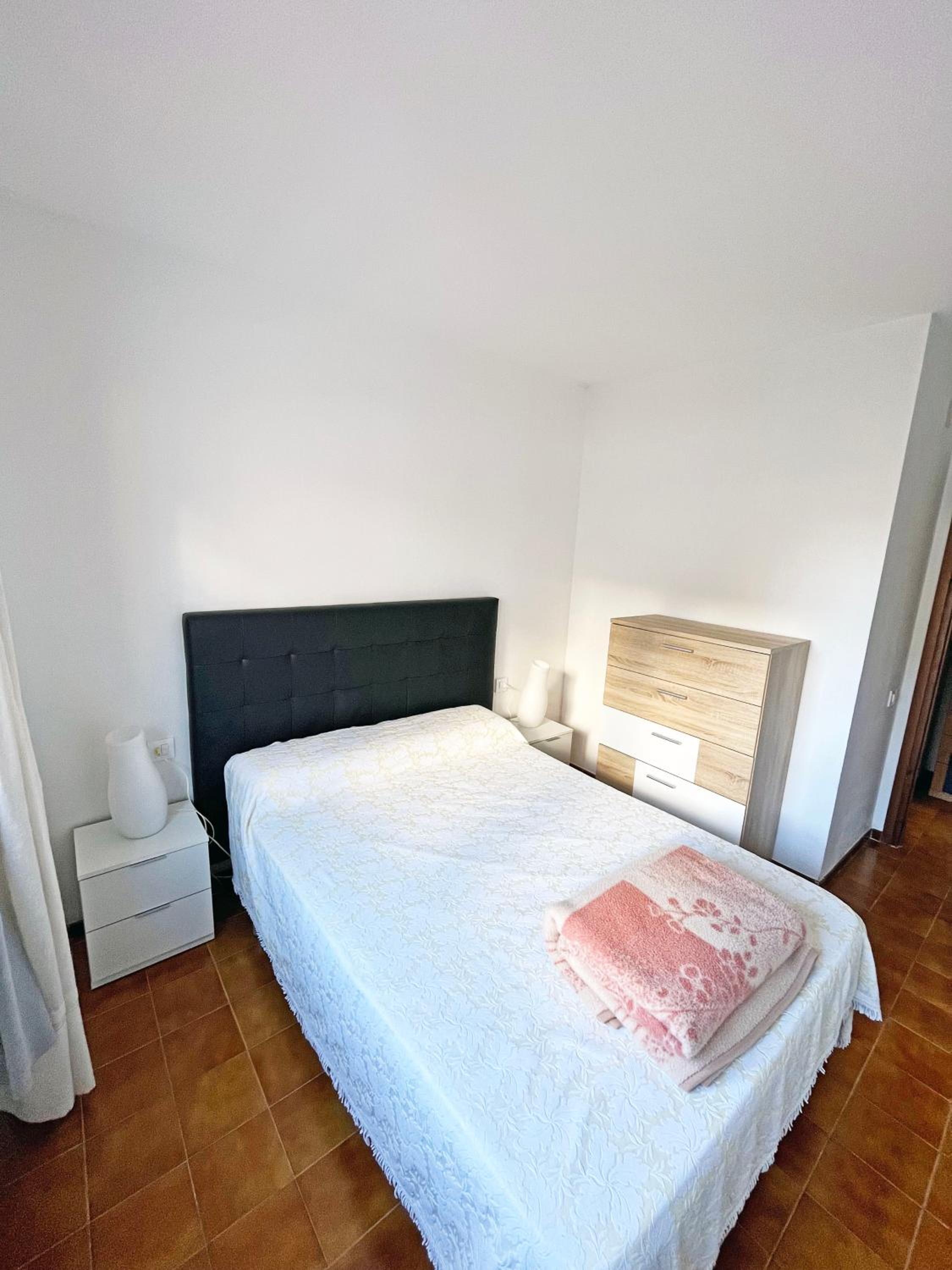 Apartamento en la Escala con piscina y parking photo 2