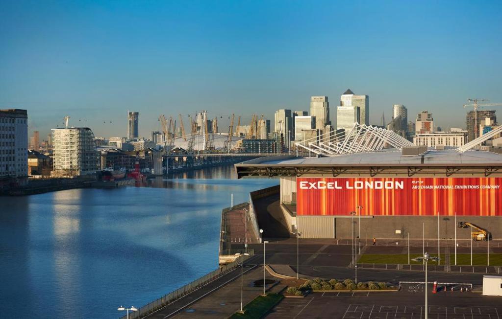 Spacious 2 Bedroom Apartment Near London Excel & Canary Wharf with Free Gated Parking