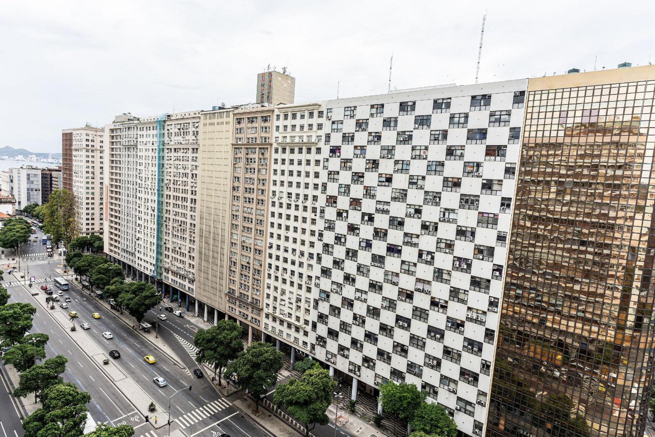 Fully Equipped Studio in Downtown Rio – In Front of the Metro