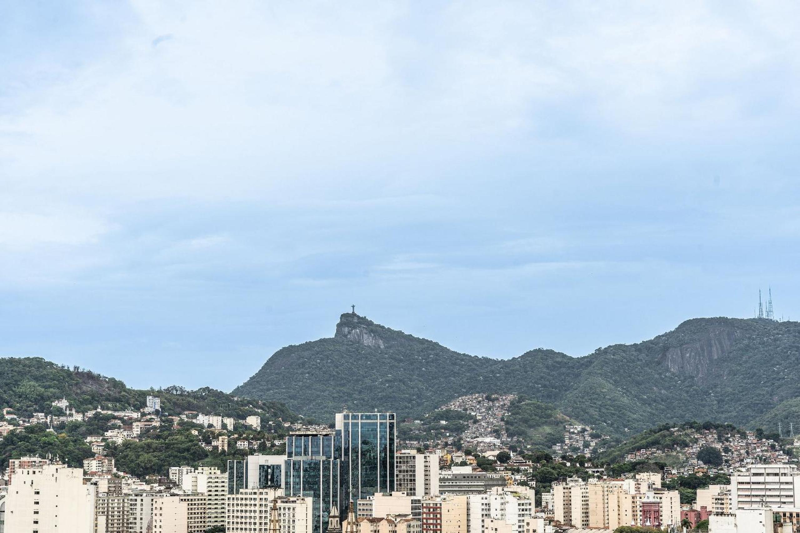 Fully Equipped Studio in Downtown Rio – In Front of the Metro