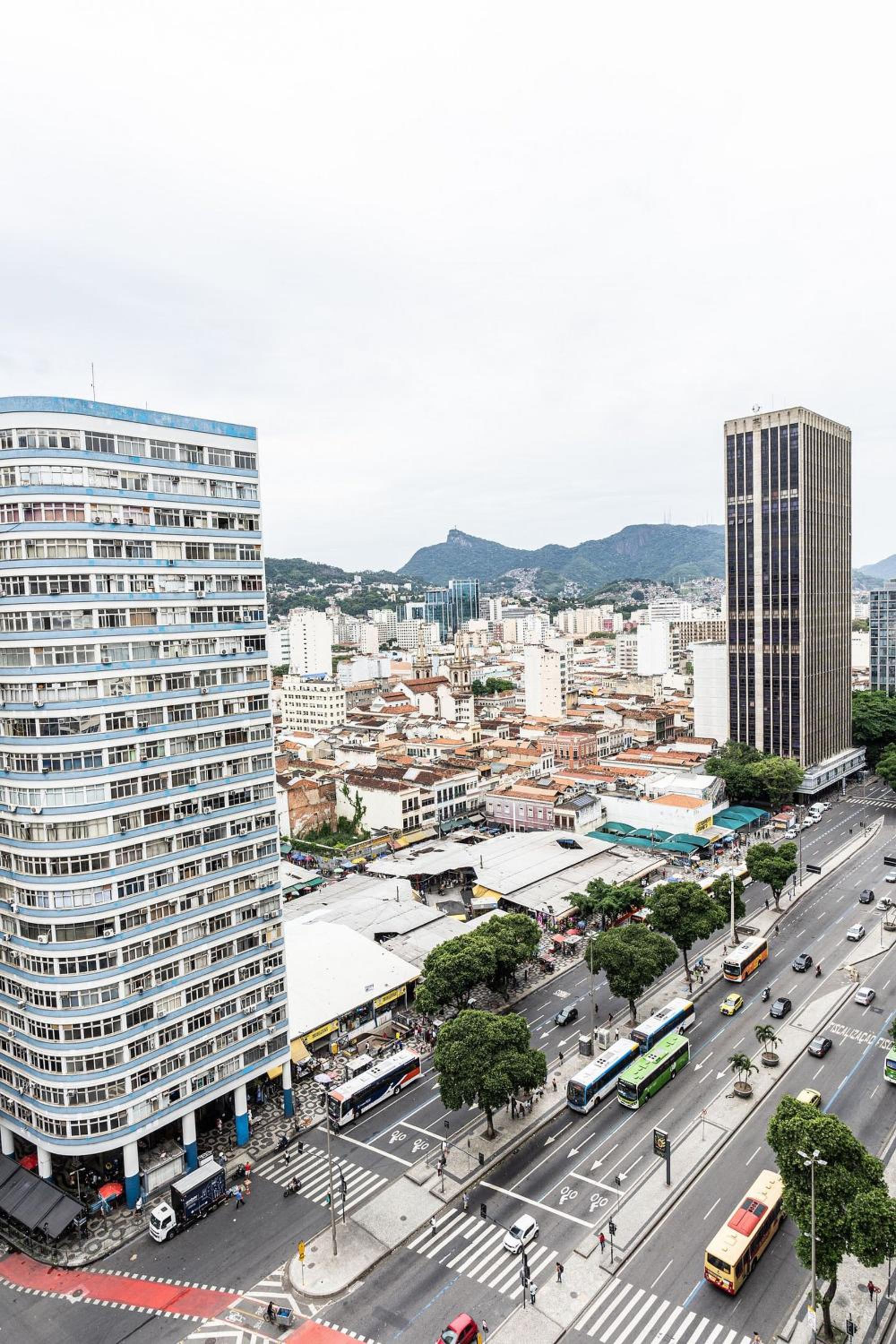 Fully Equipped Studio in Downtown Rio – In Front of the Metro