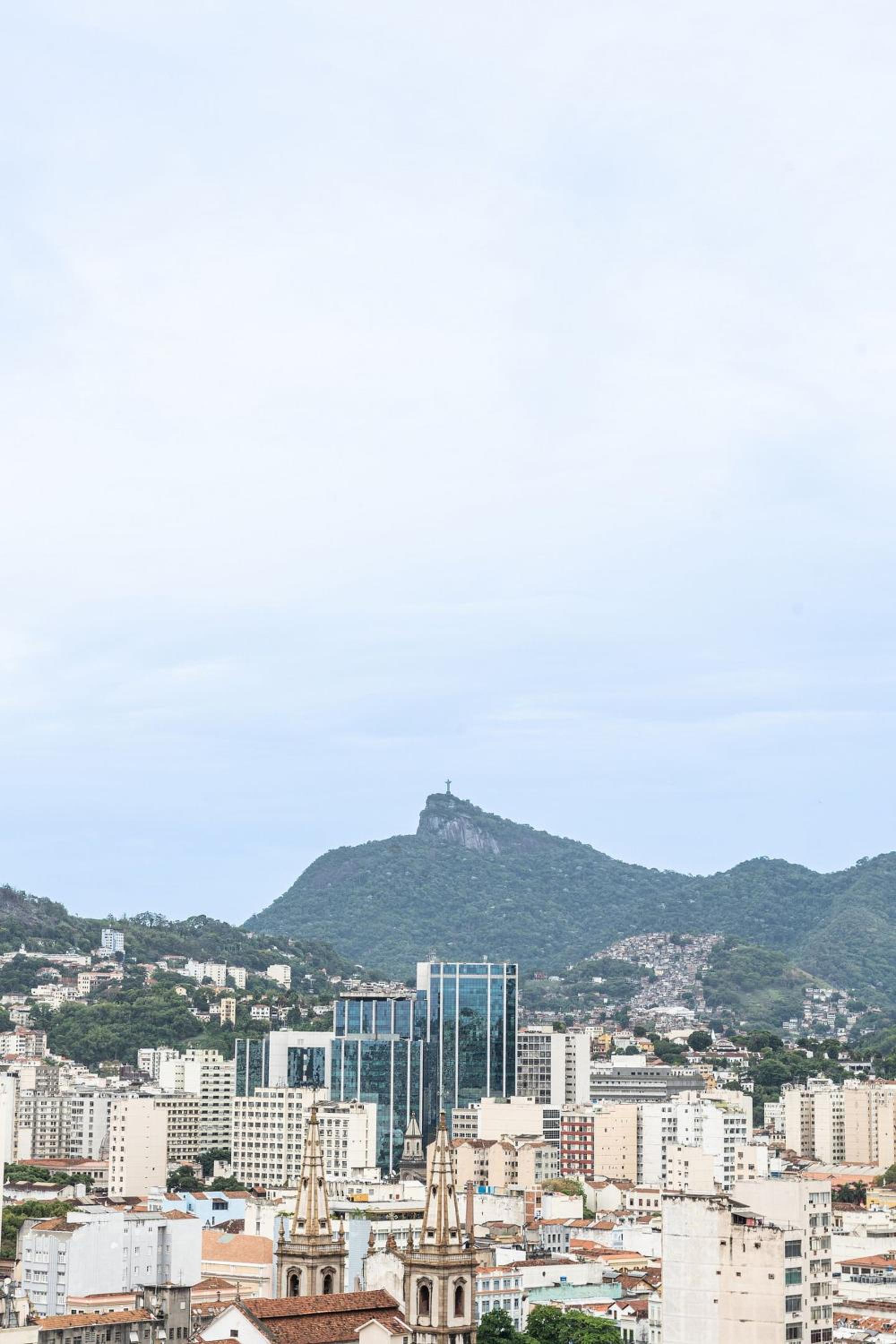 Fully Equipped Studio in Downtown Rio – In Front of the Metro