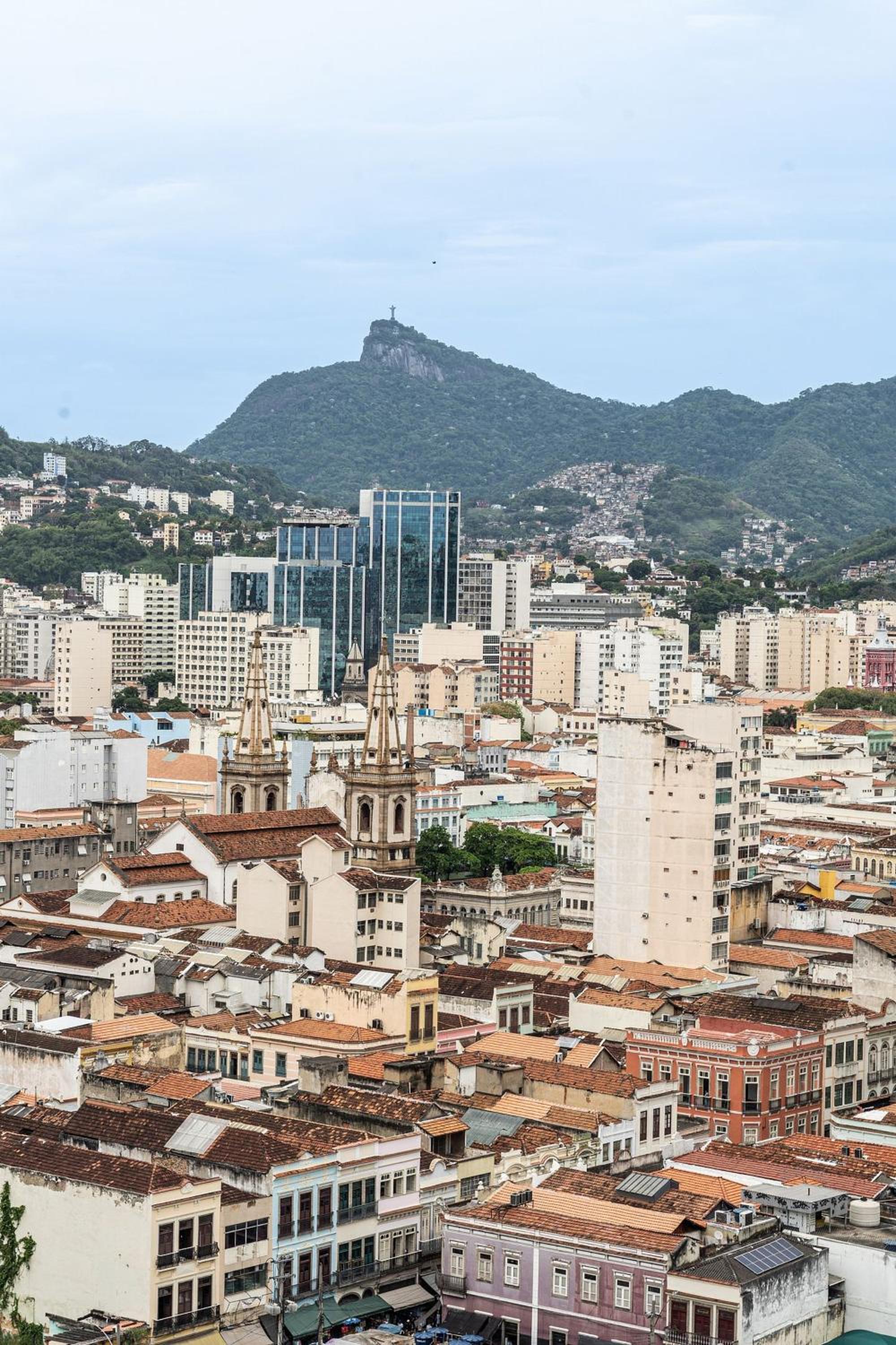 Fully Equipped Studio in Downtown Rio – In Front of the Metro