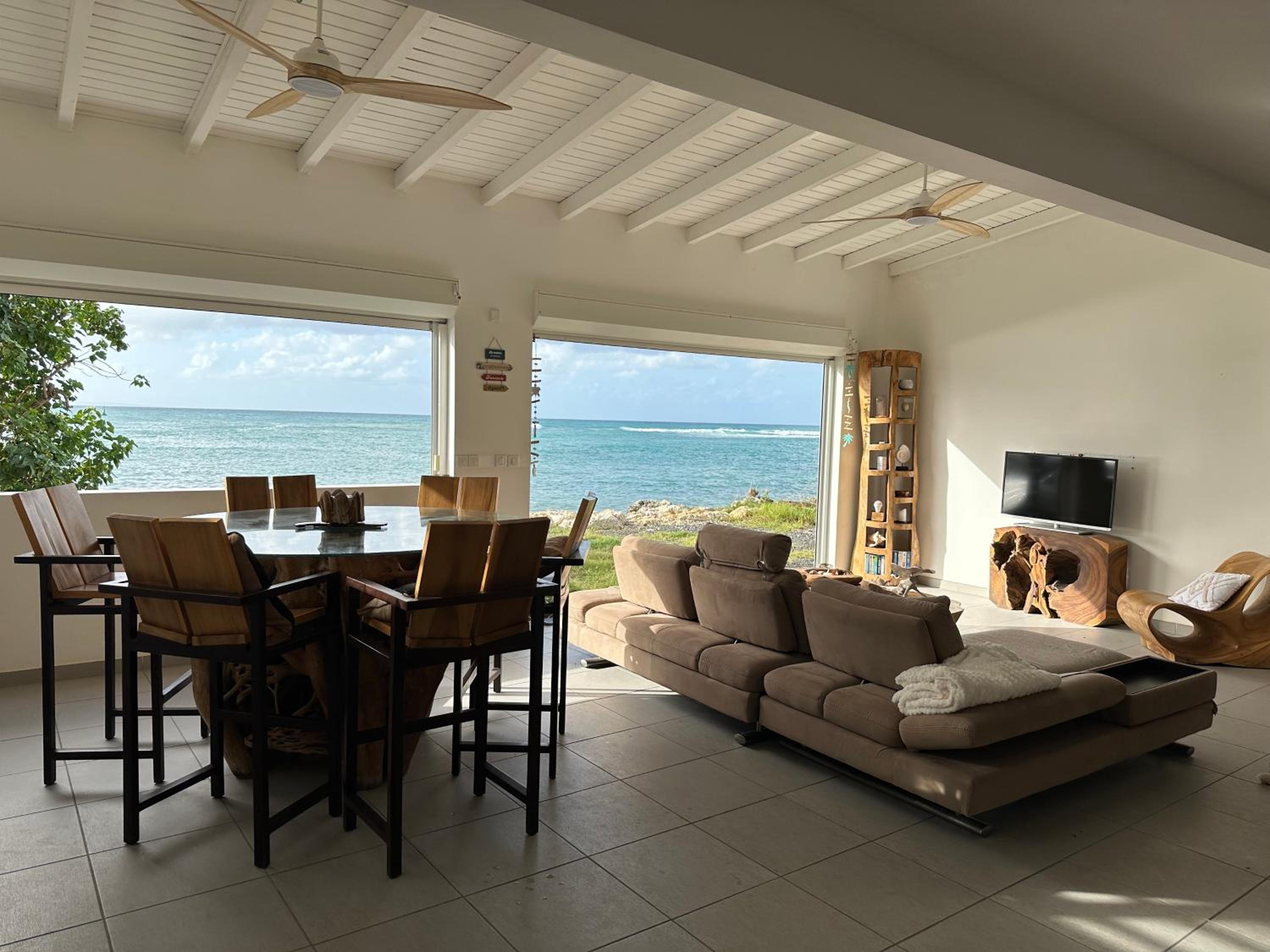 Logement de standing vue exceptionnelle mer, surfeurs et pélicans