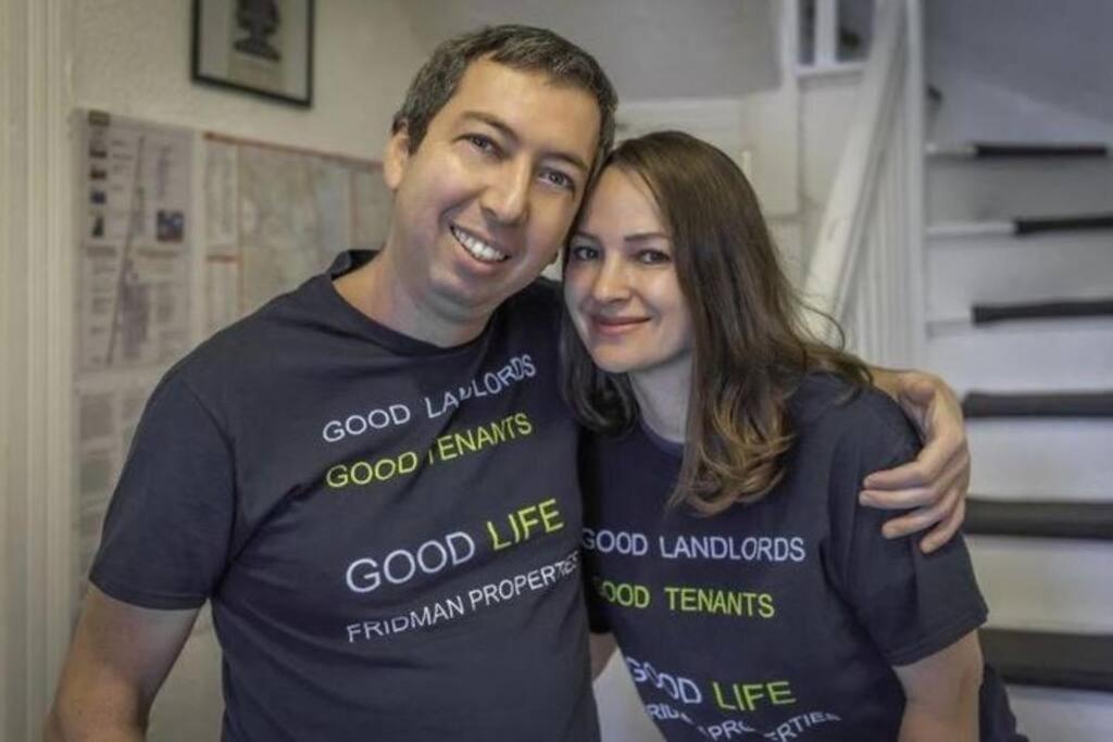 Chicago Vacations - Near UChicago  Metra  Hot Tub  Jacuzzi Escape - Property Image 2