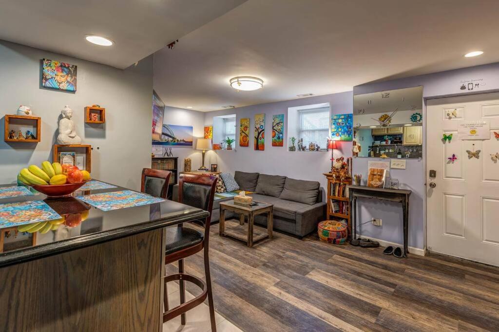 Near UChicago & Metra & Hot Tub & Jacuzzi Escape view 4