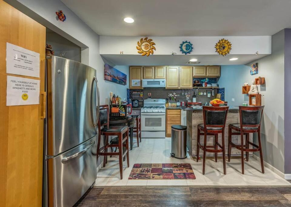 Near UChicago & Metra & Hot Tub & Jacuzzi Escape view 5