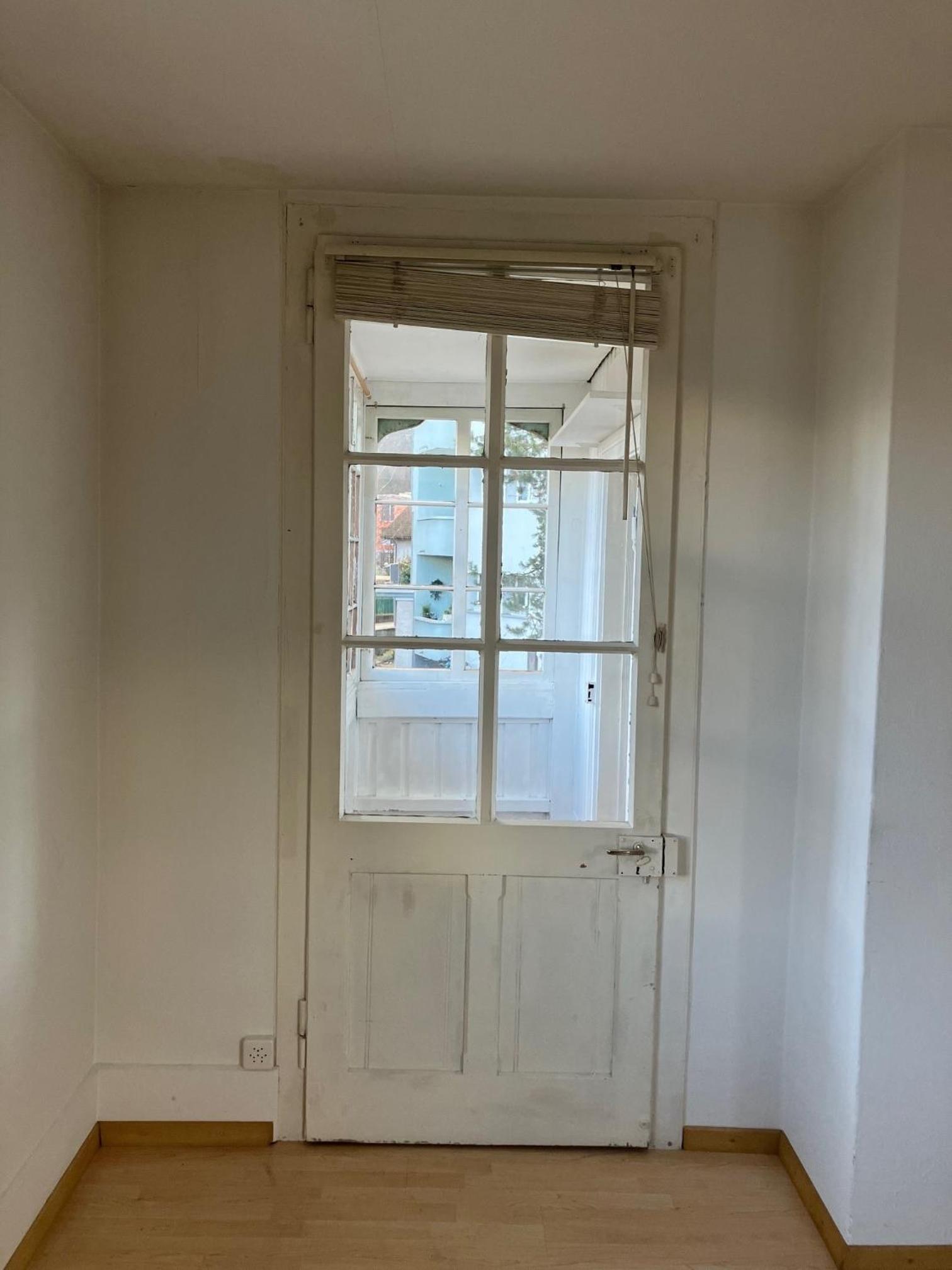 Old Rustic Simple Swiss Flat 60m2 Authentic Center Burgdorf Parking Small Bath