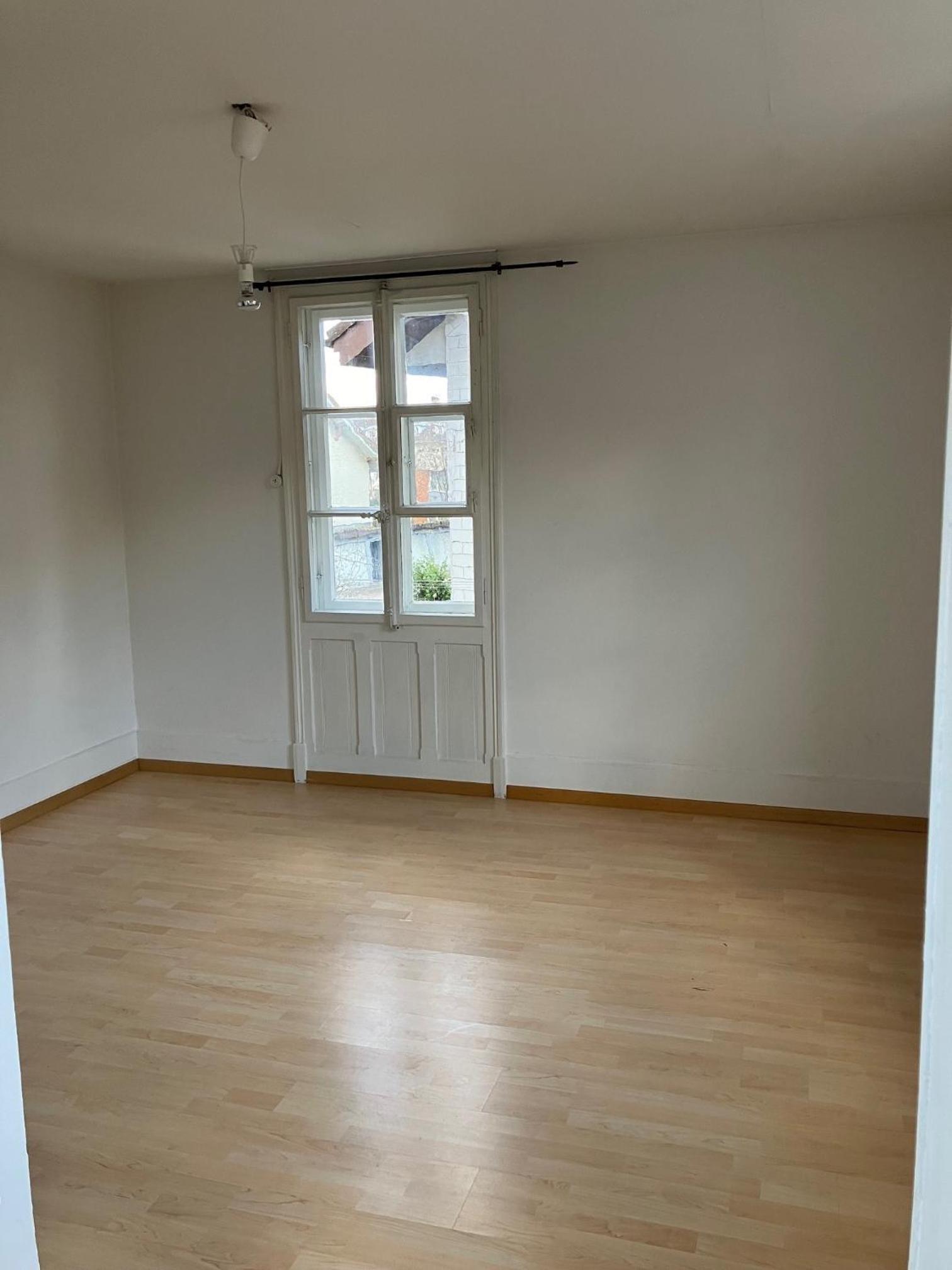 Old Rustic Simple Swiss Flat 60m2 Authentic Center Burgdorf Parking Small Bath