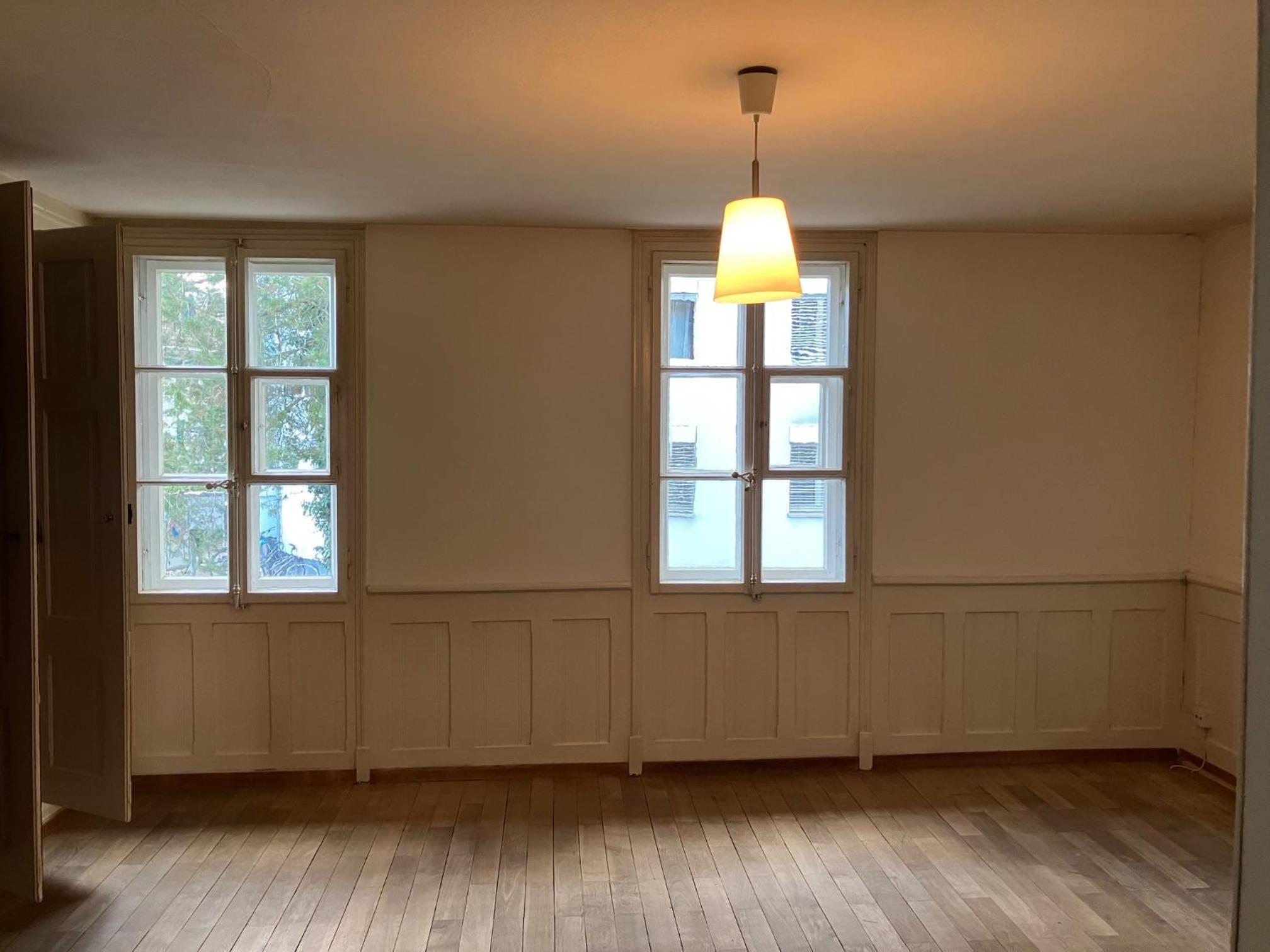 Old Rustic Simple Swiss Flat 60m2 Authentic Center Burgdorf Parking Small Bath