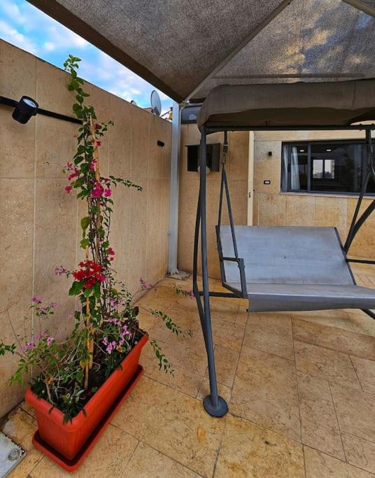 Deluxe Studio Spacious Prime Location bathtub