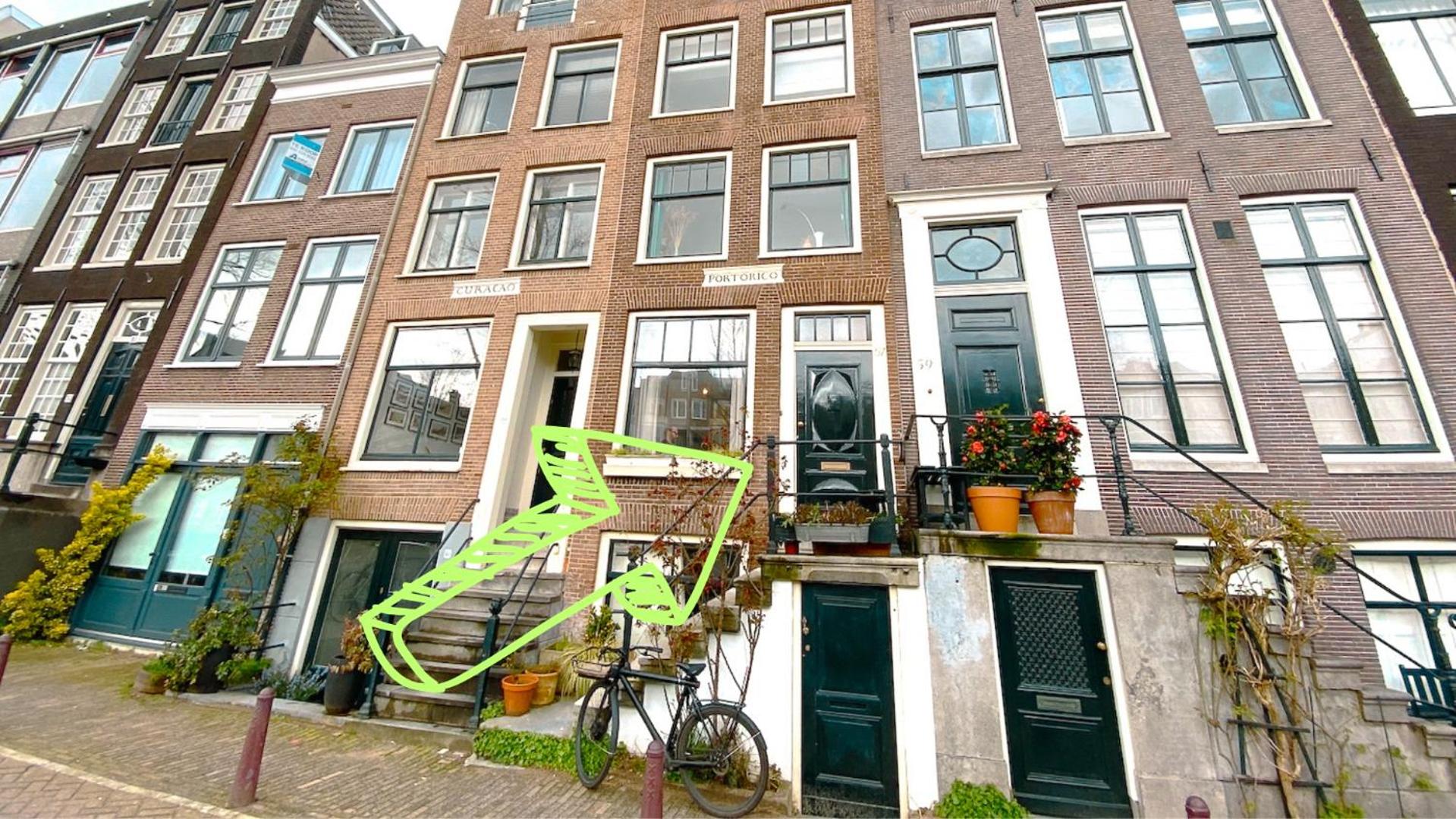 JoyJoyJoy the Green Palm ecolicious studio in a in historic Canalhouse from 1729 with view on the canals