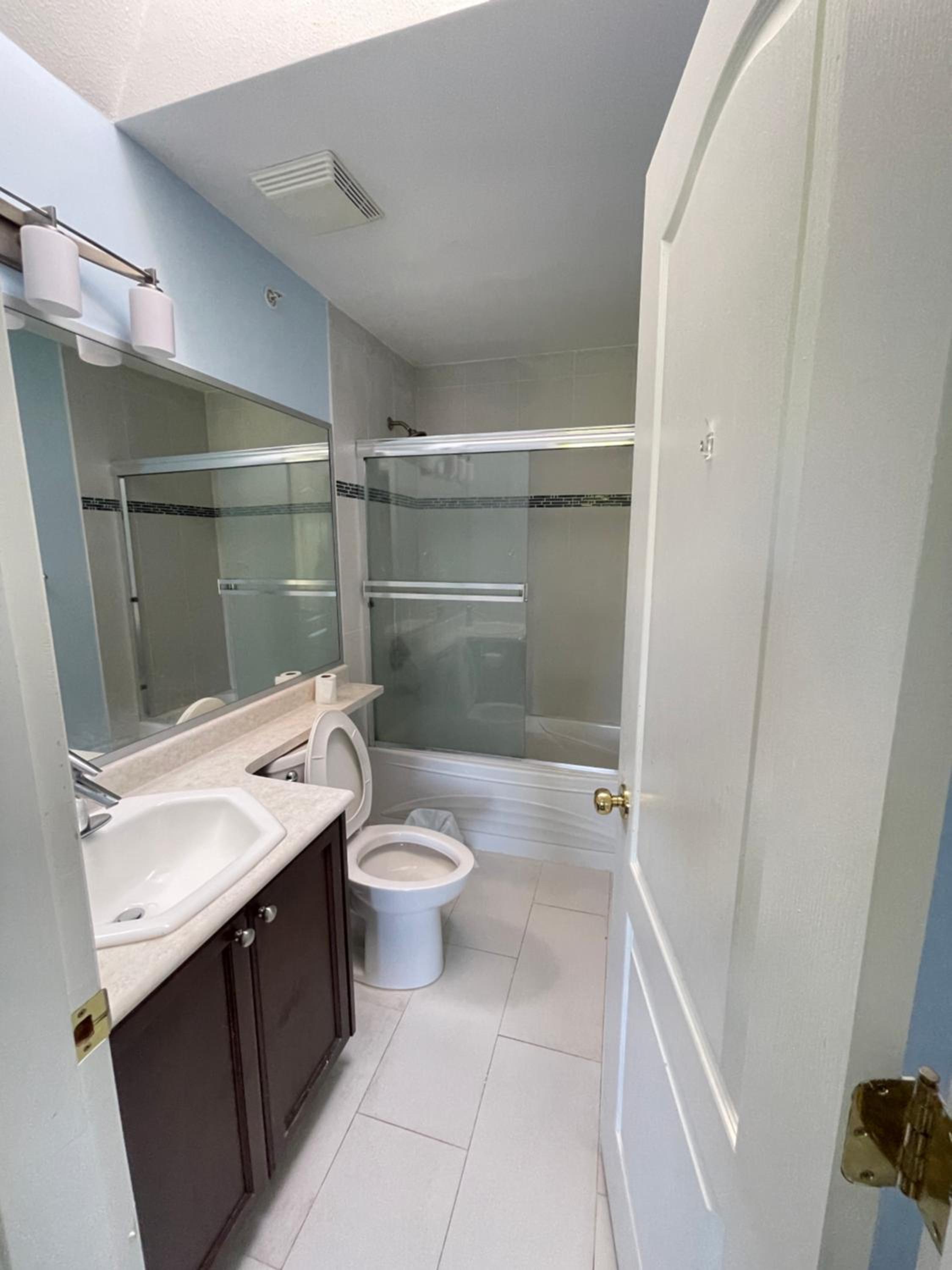 Cozy Guest Rooms Near UBC, Downtown and Beaches
