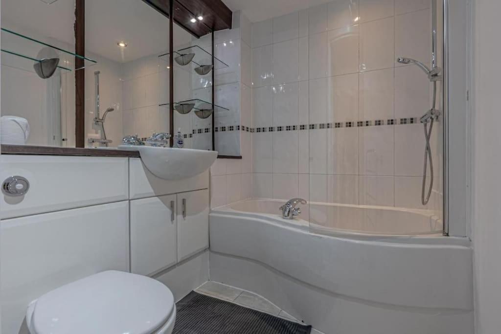 Stunning Views 2 Bed Apartment view 4