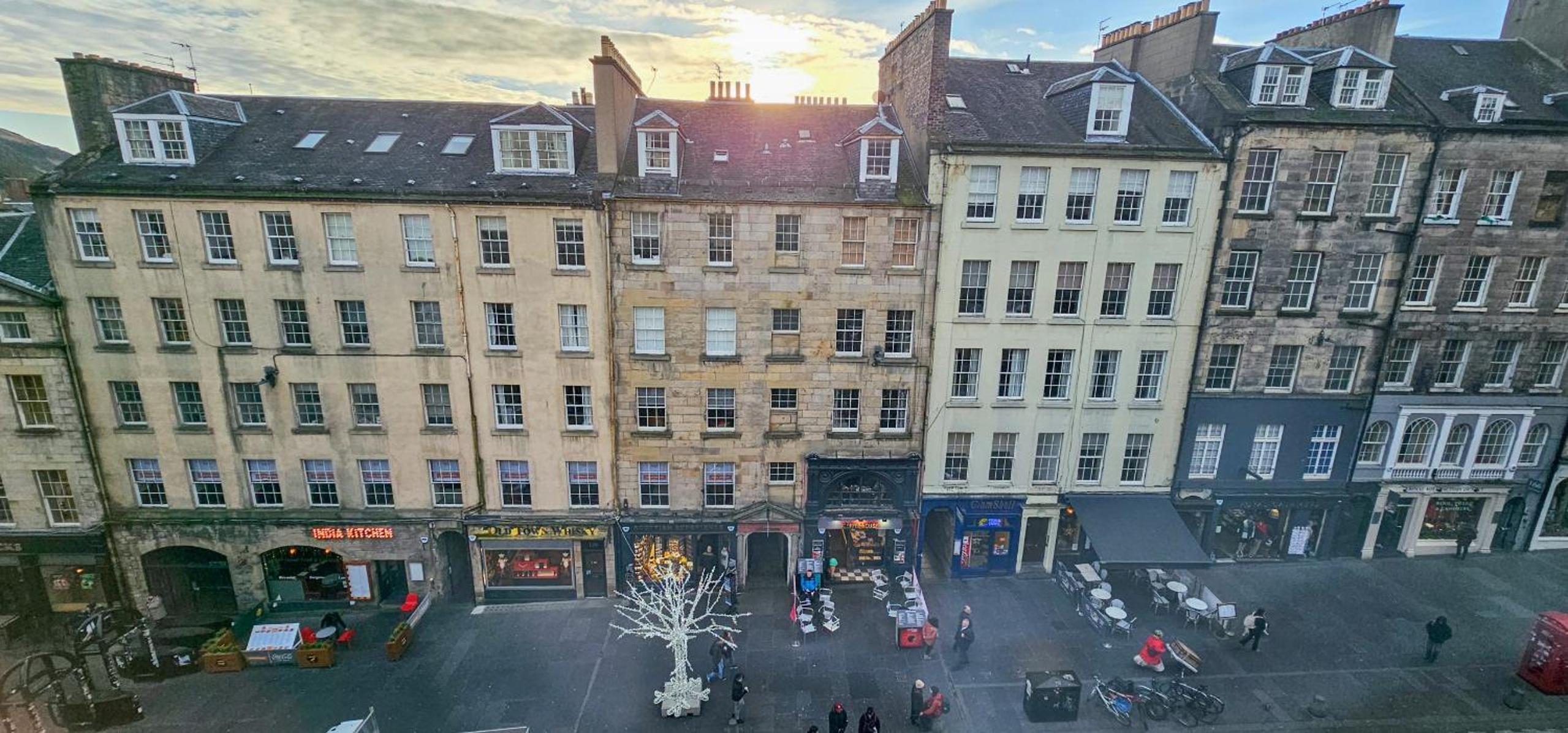 Royal Mile - Bright 2 Bedroom Apartment view 2