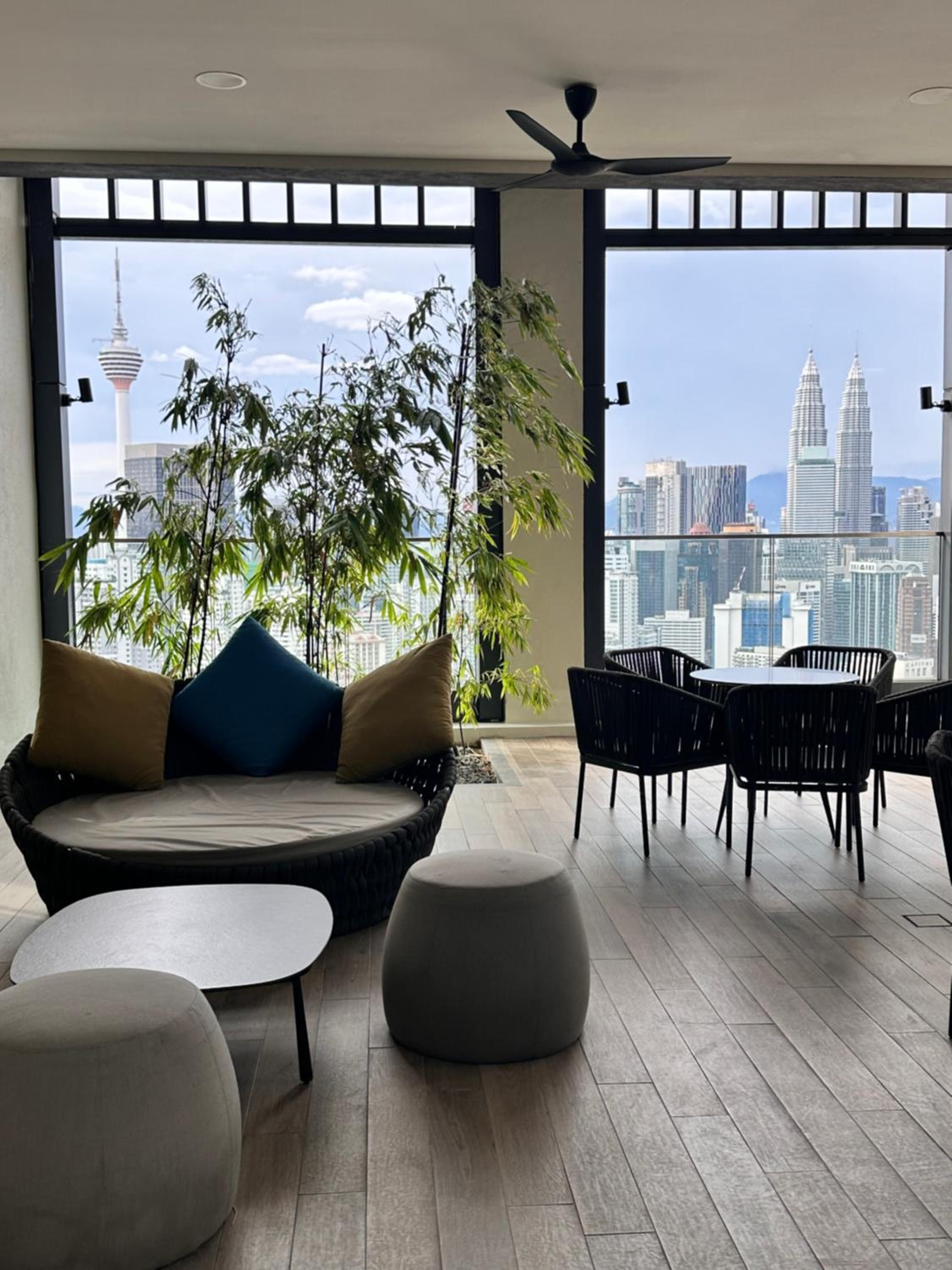 LUCENTIA RESIDENCE HOLYDAY IN Kl