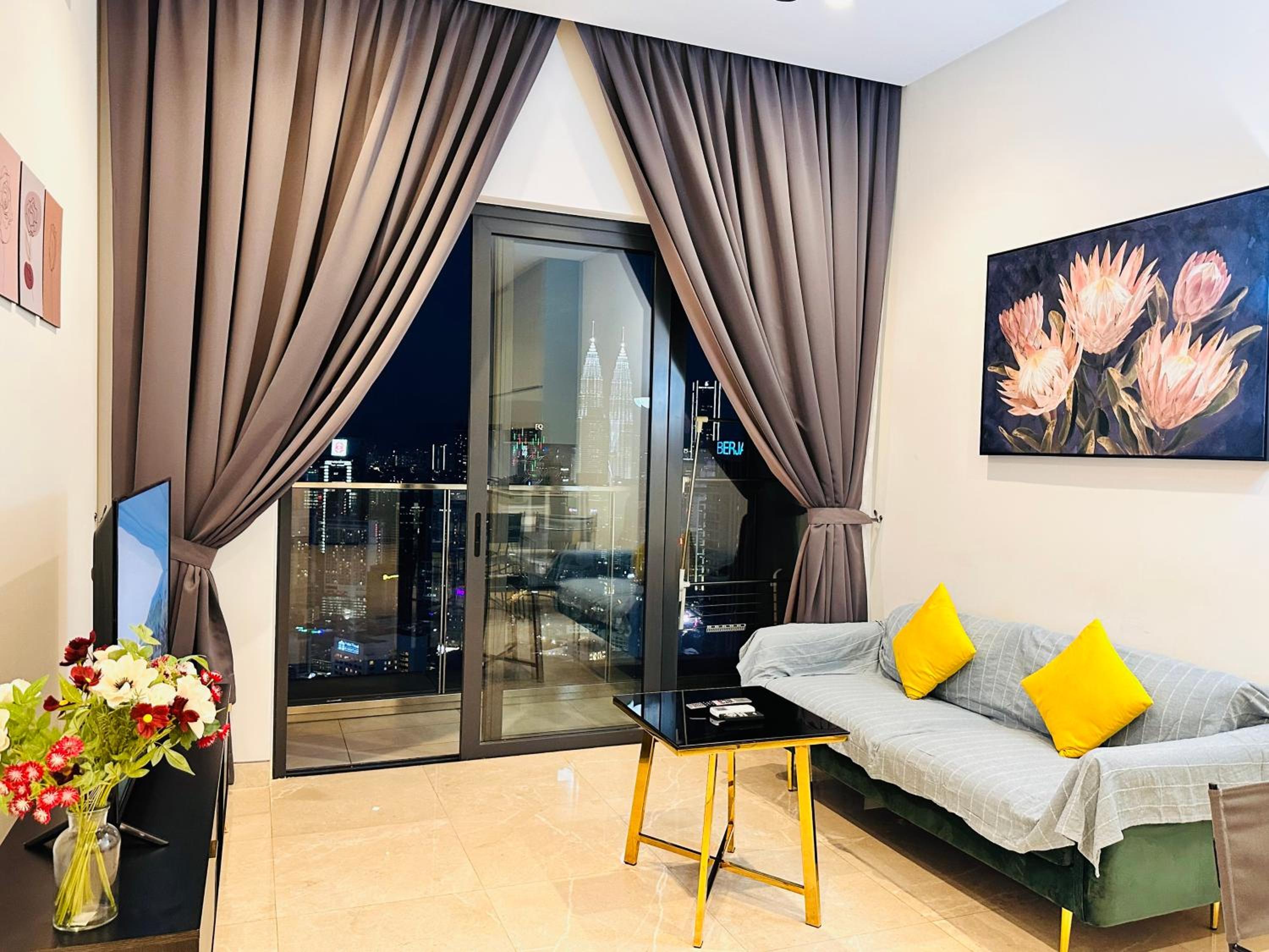 LUCENTIA RESIDENCE HOLYDAY IN Kl