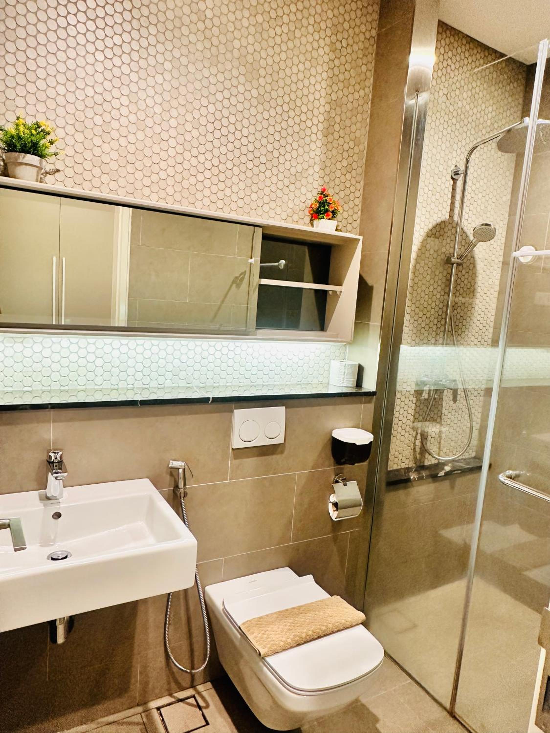 LUCENTIA RESIDENCE HOLYDAY IN Kl