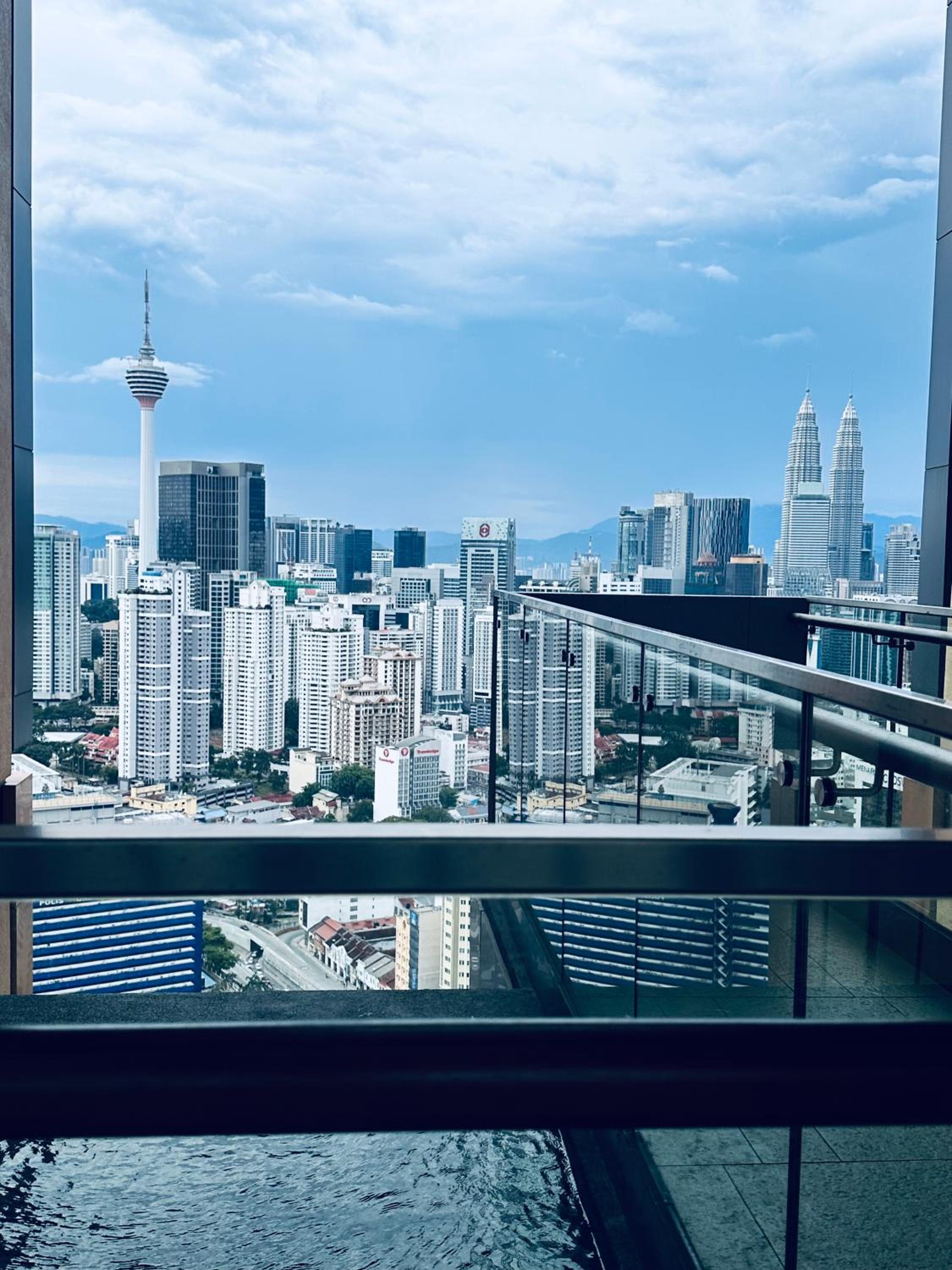 LUCENTIA RESIDENCE HOLYDAY IN Kl