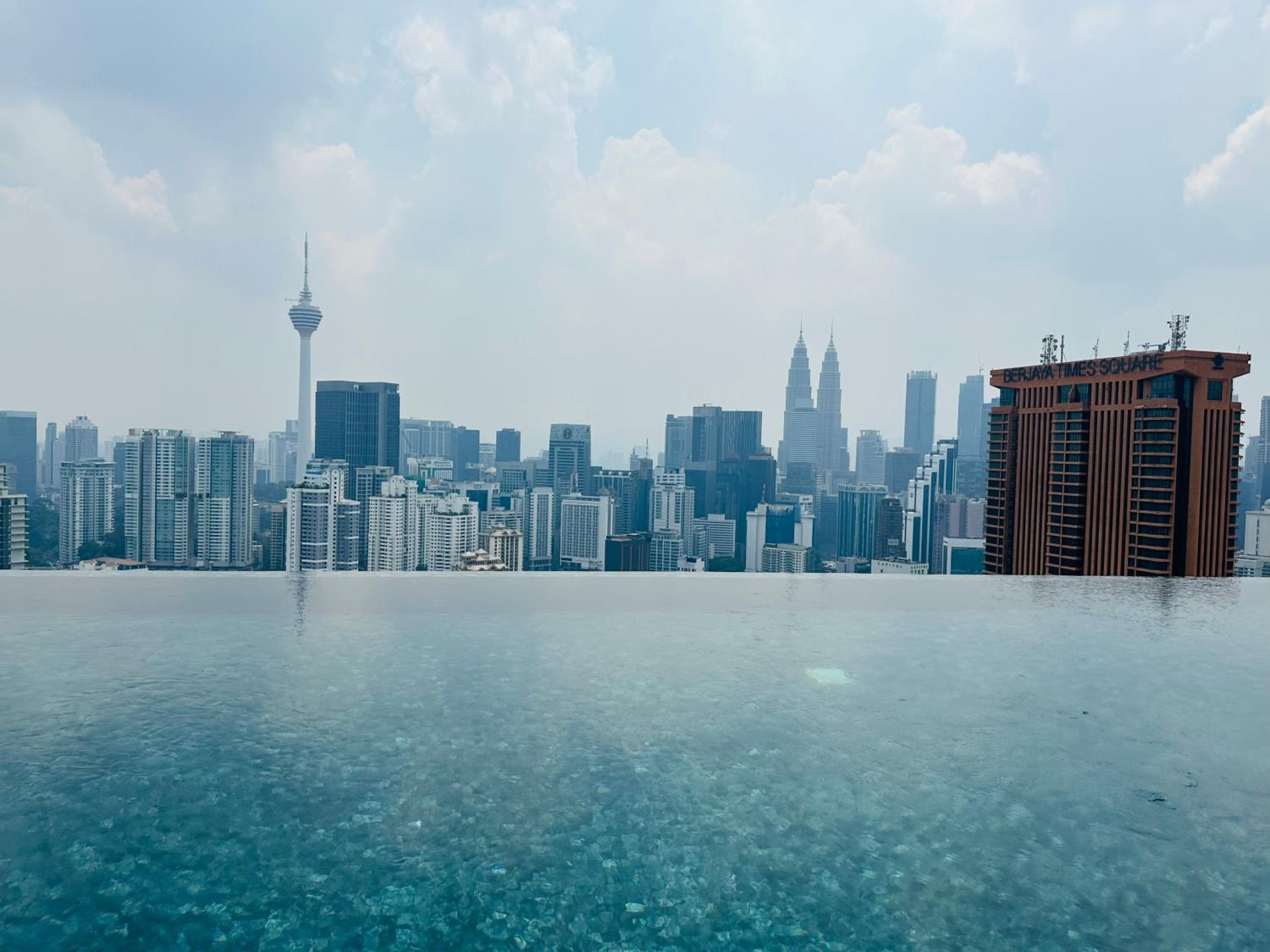 LUCENTIA RESIDENCE HOLYDAY IN Kl
