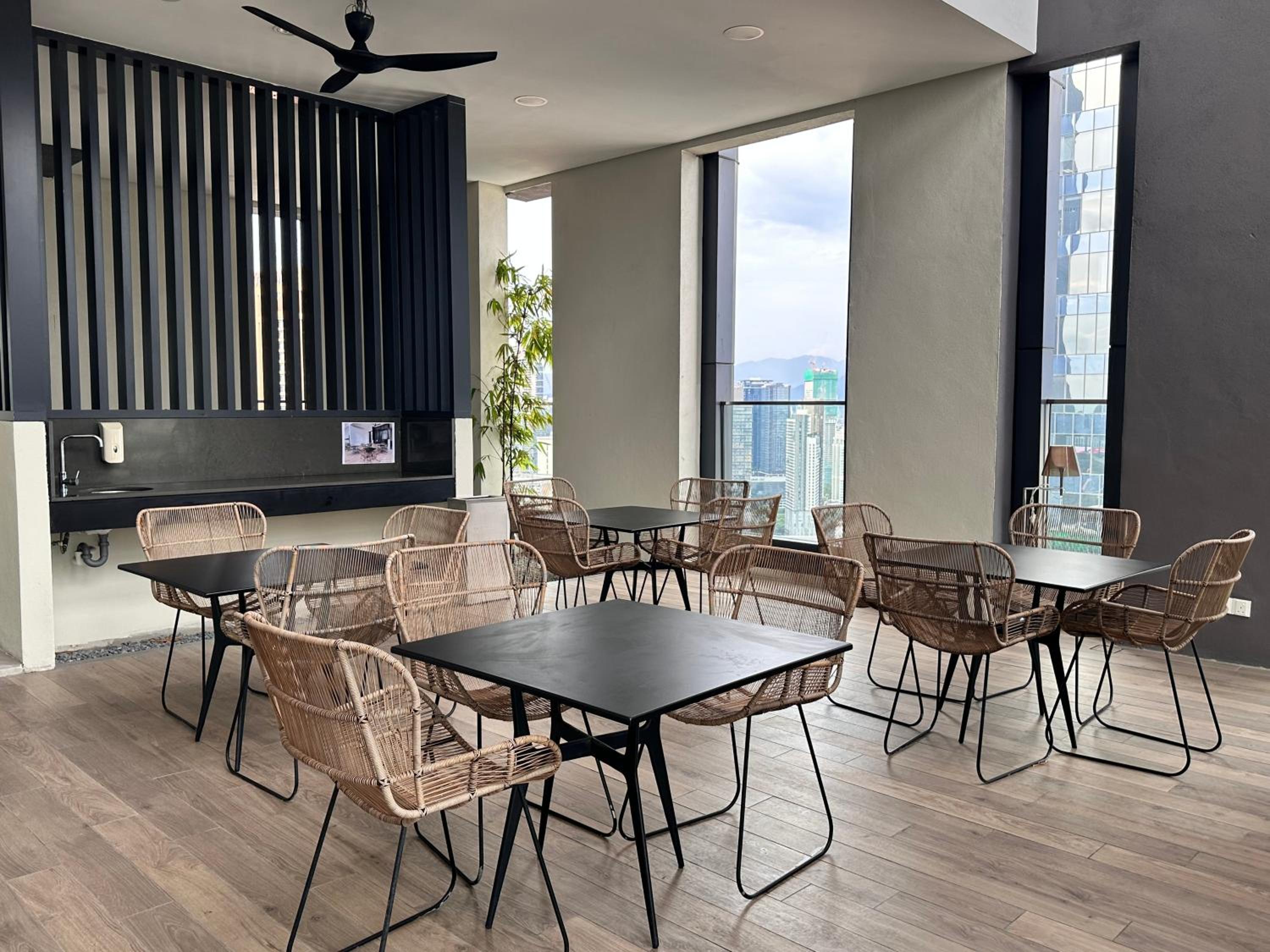 LUCENTIA RESIDENCE HOLYDAY IN Kl