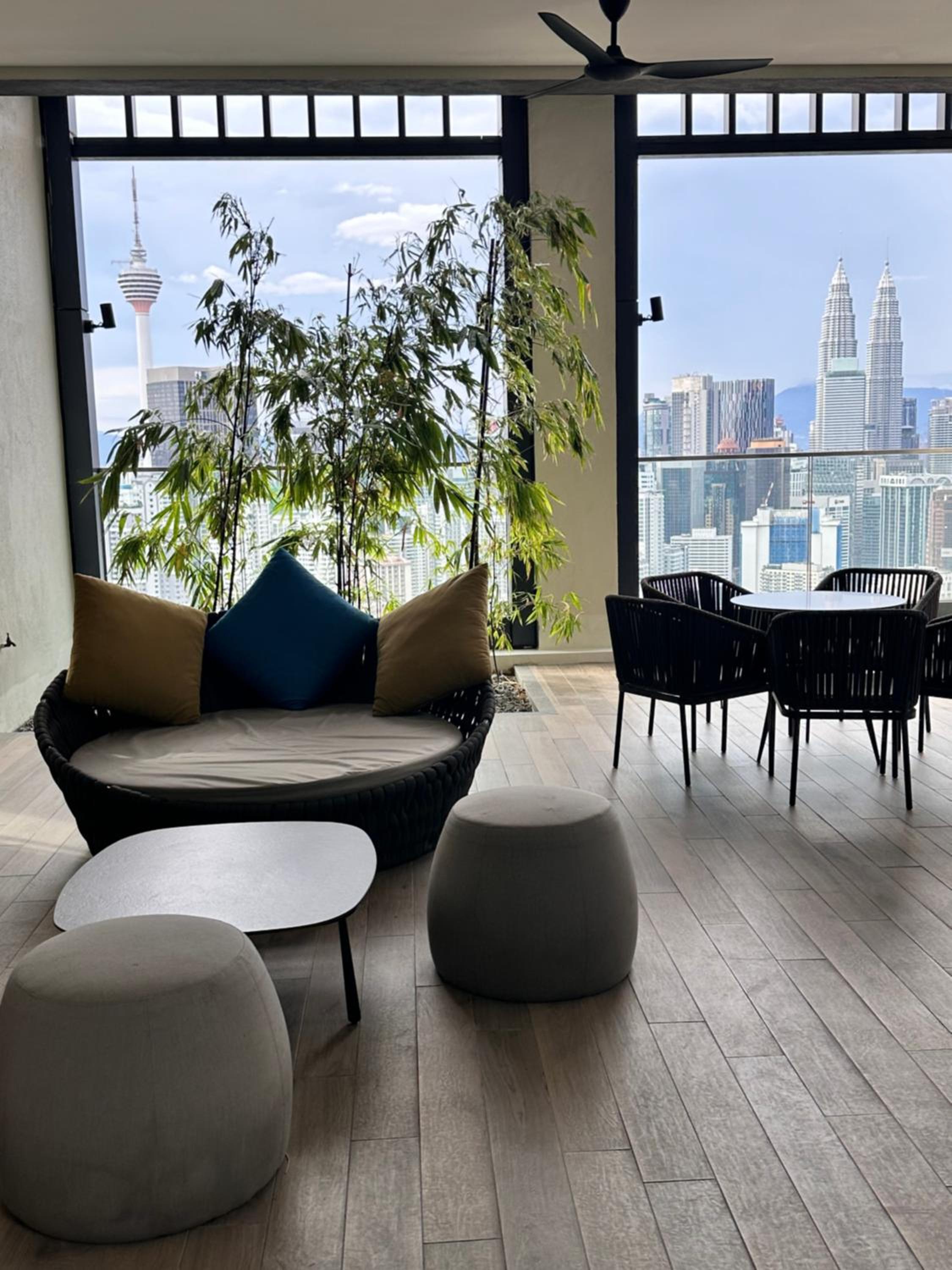 LUCENTIA RESIDENCE HOLYDAY IN Kl