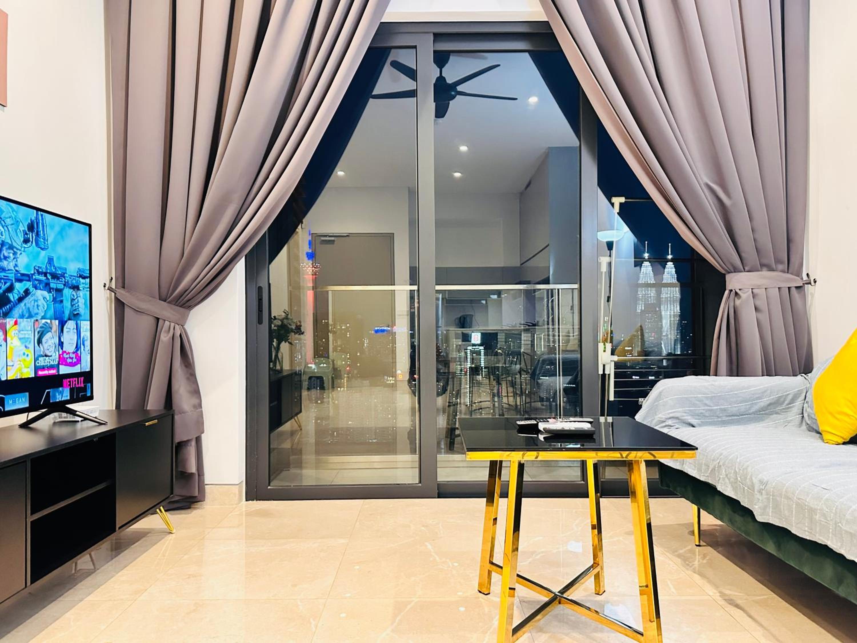 LUCENTIA RESIDENCE HOLYDAY IN Kl