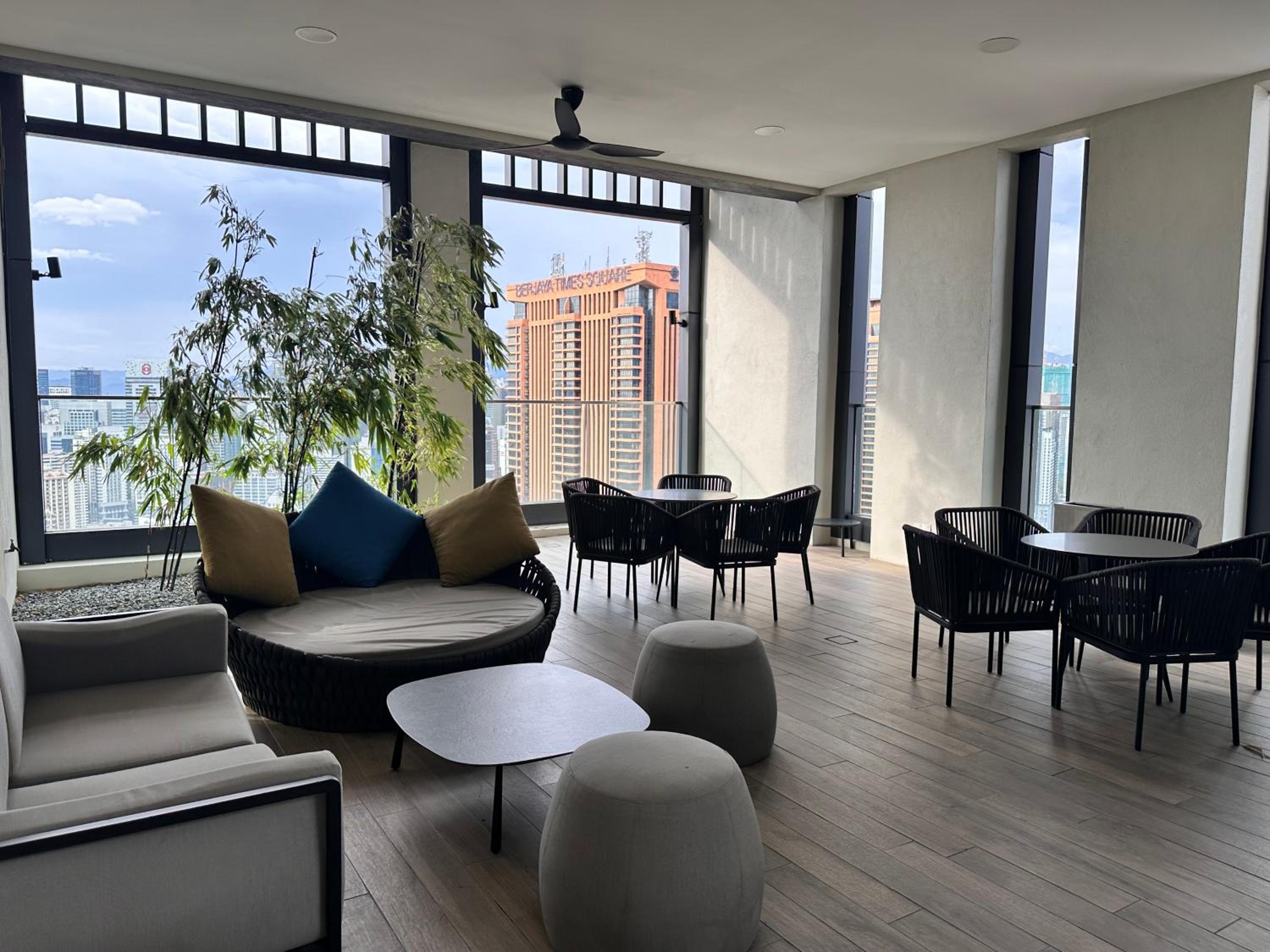 LUCENTIA RESIDENCE HOLYDAY IN Kl