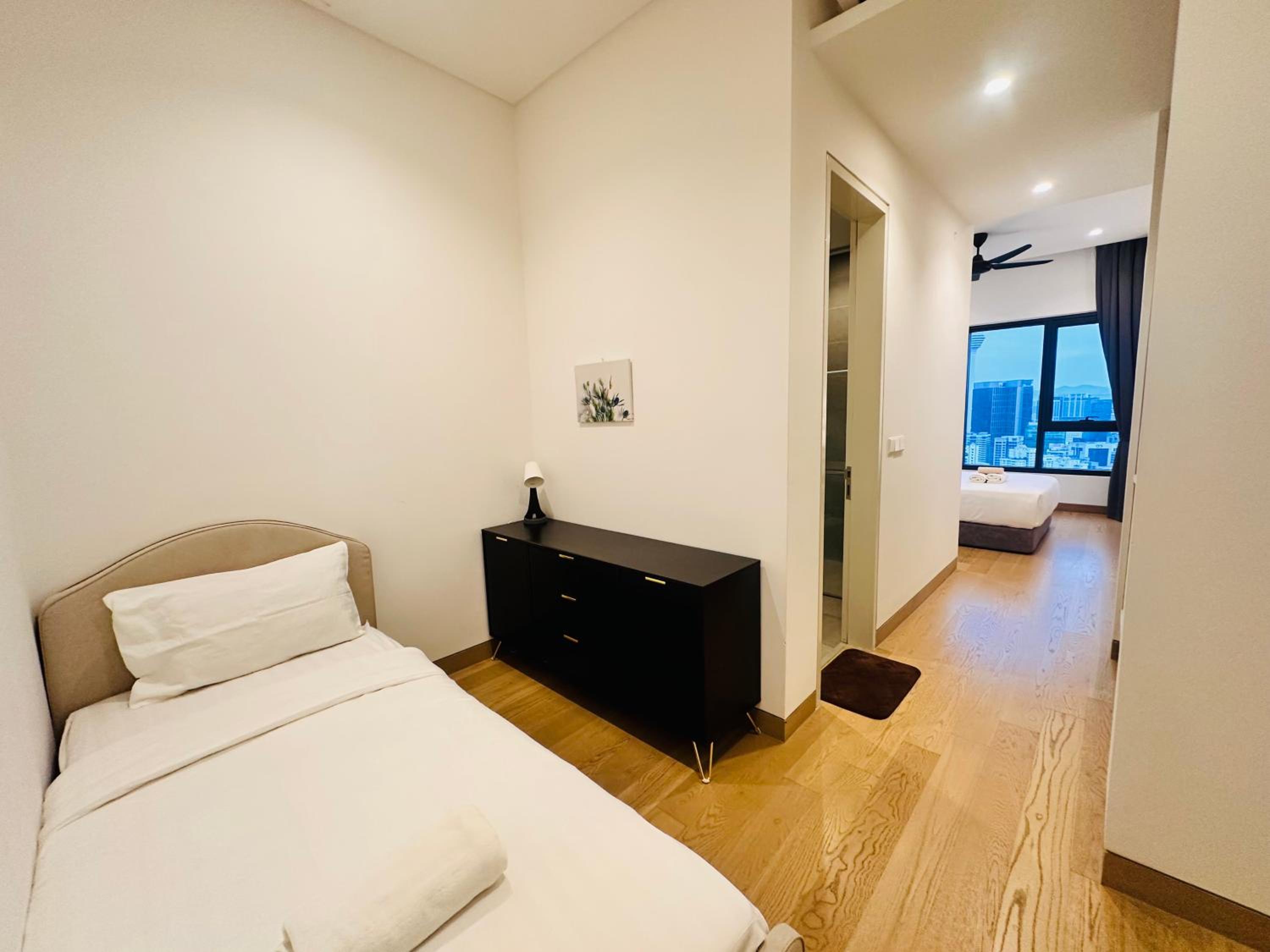LUCENTIA RESIDENCE HOLYDAY IN Kl