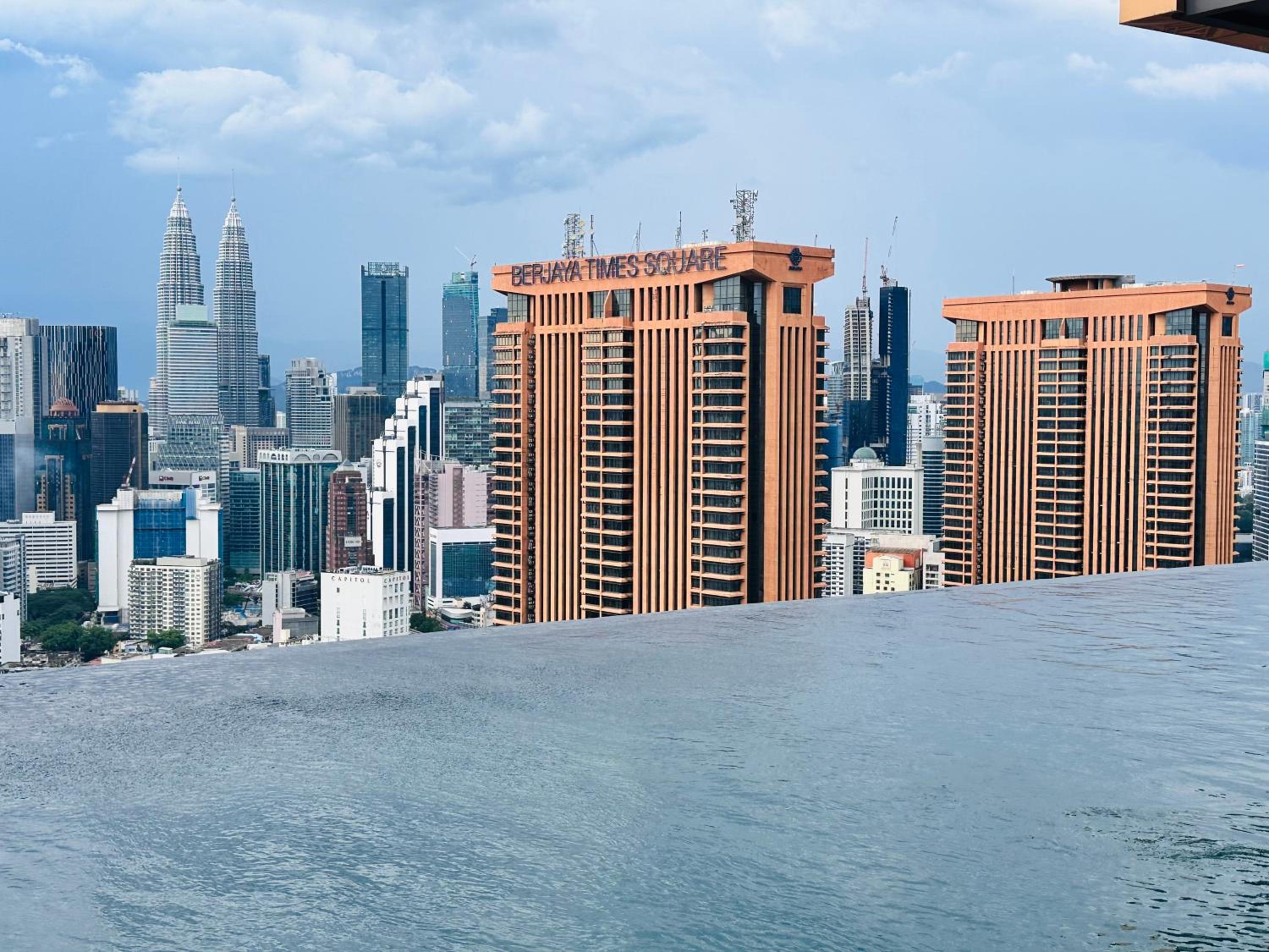 LUCENTIA RESIDENCE HOLYDAY IN Kl