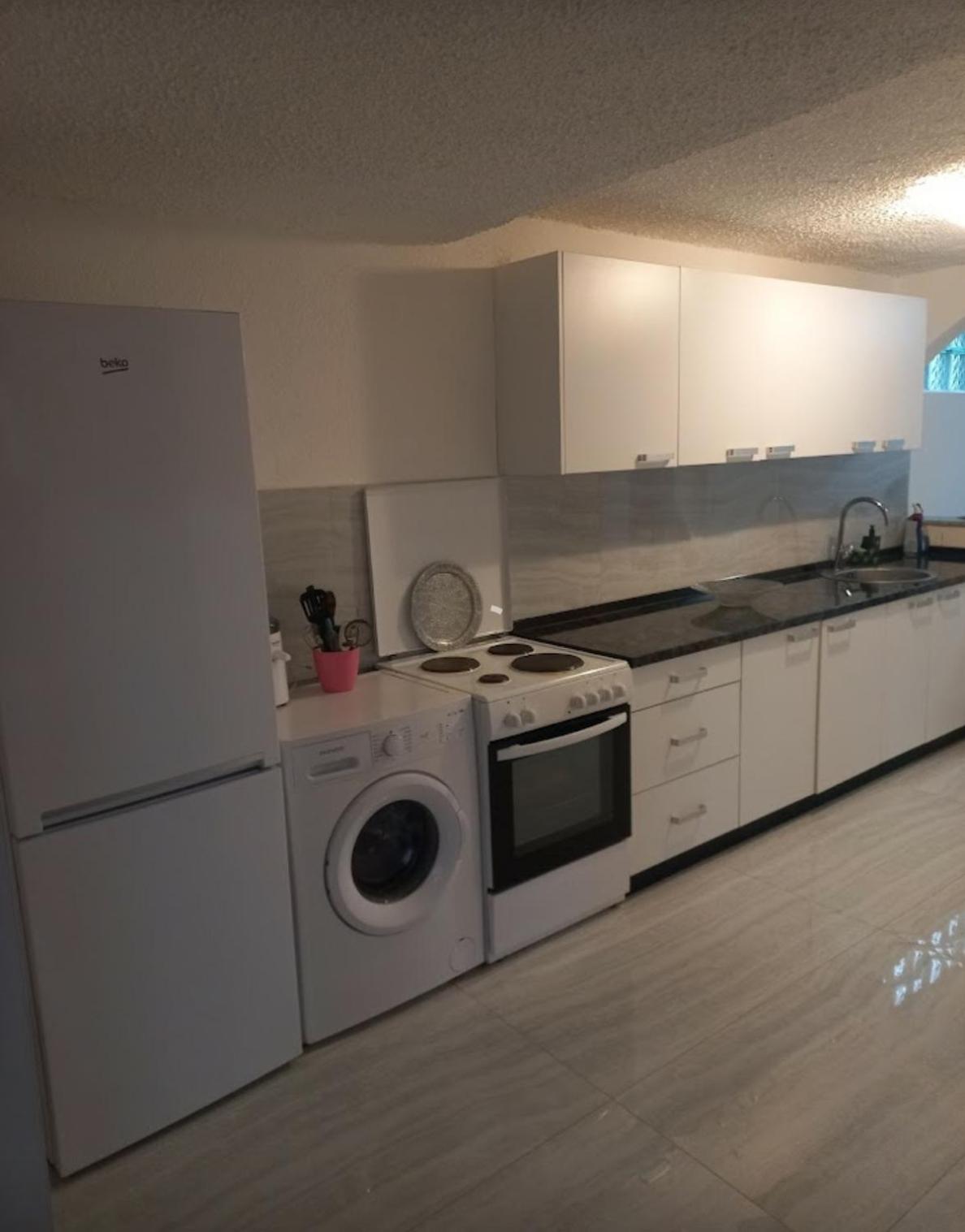 Modern & Bright Apartment in Old Town