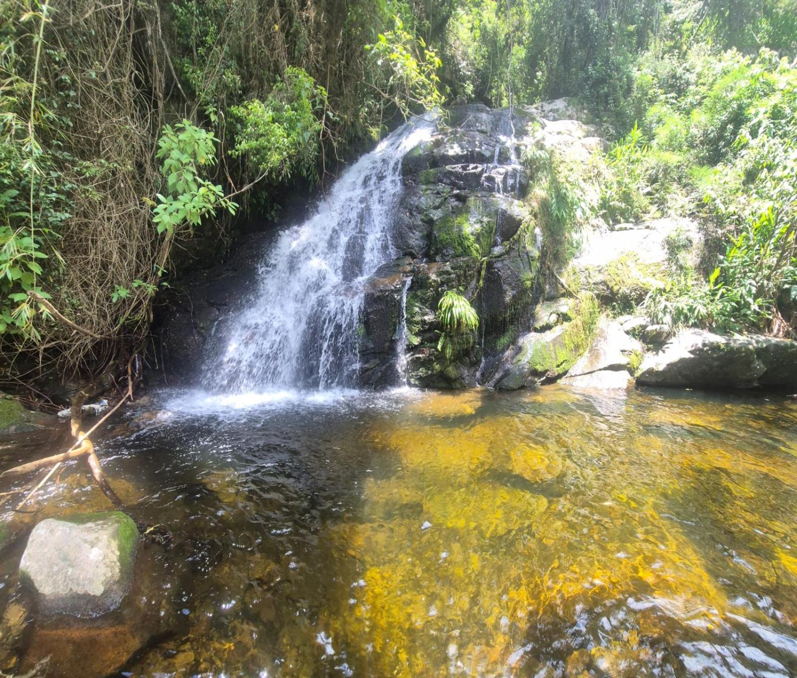 Chalé da Cachoeira - Cachoeira particular dentro da hospedagem