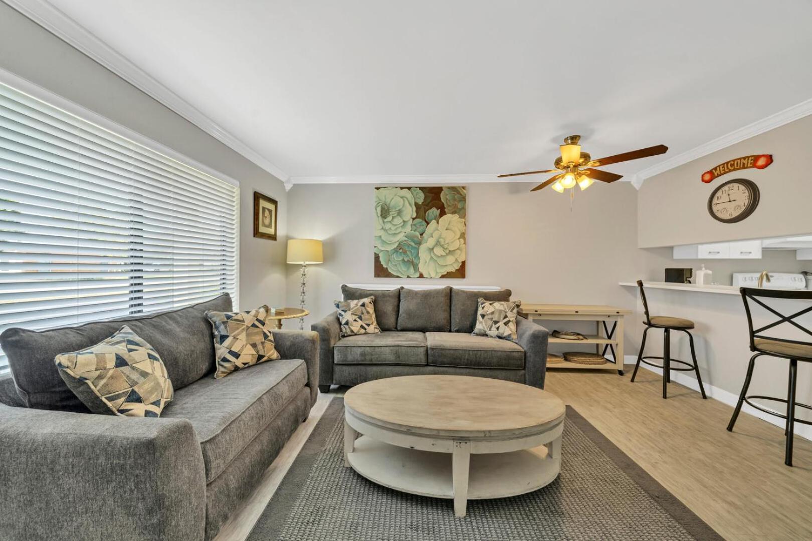 Sandprints II B-1 sleeps 4 close to beach view 5