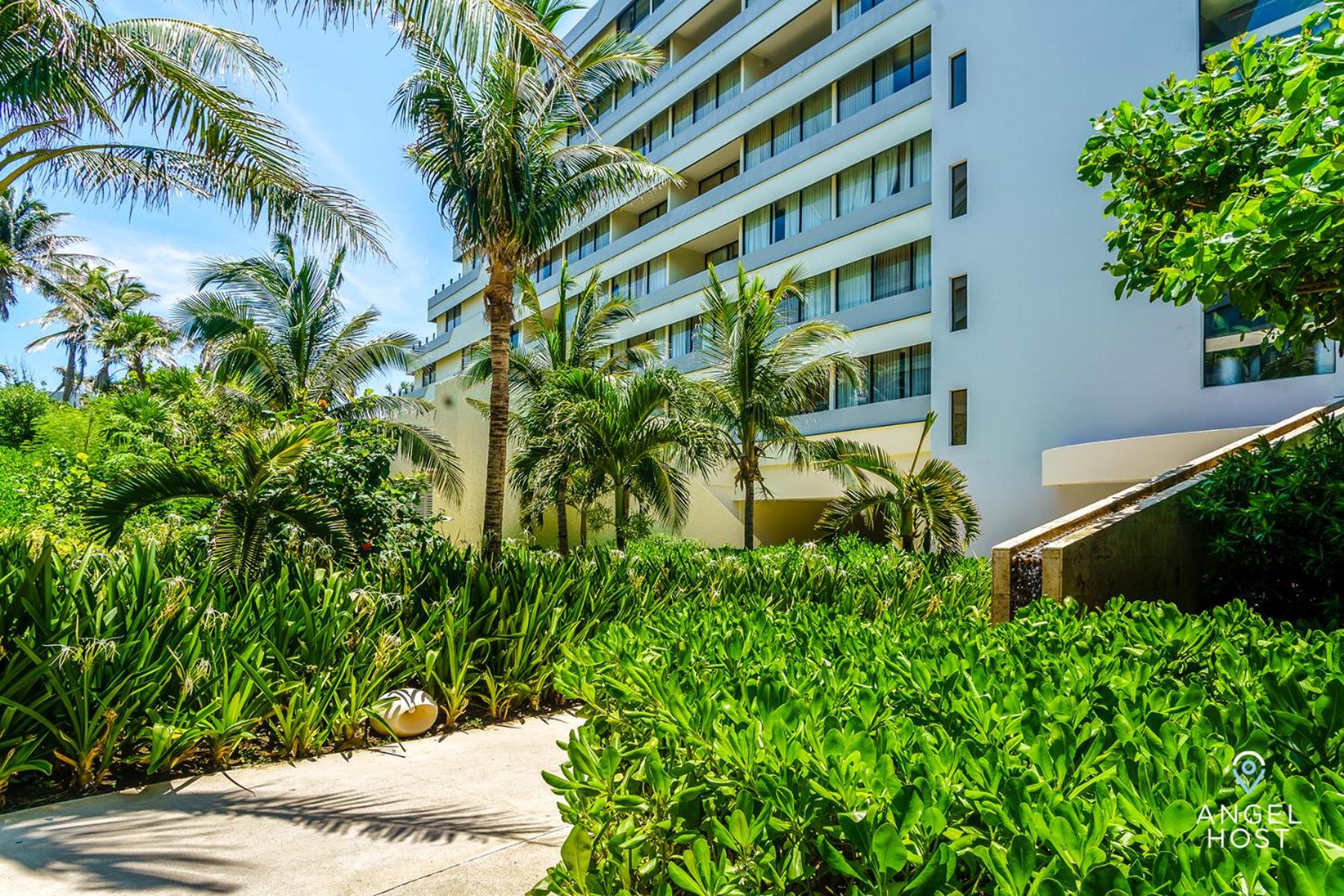Fabulous Oceanview Suite Access to Beach & Pools