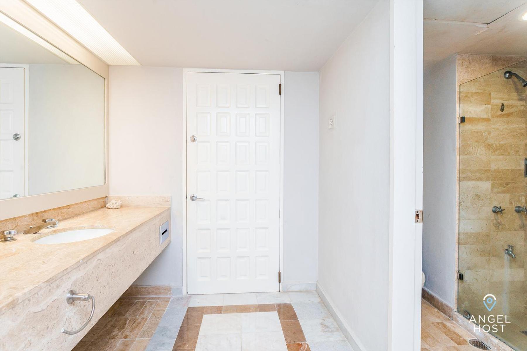 Fabulous Oceanview Suite Access to Beach & Pools