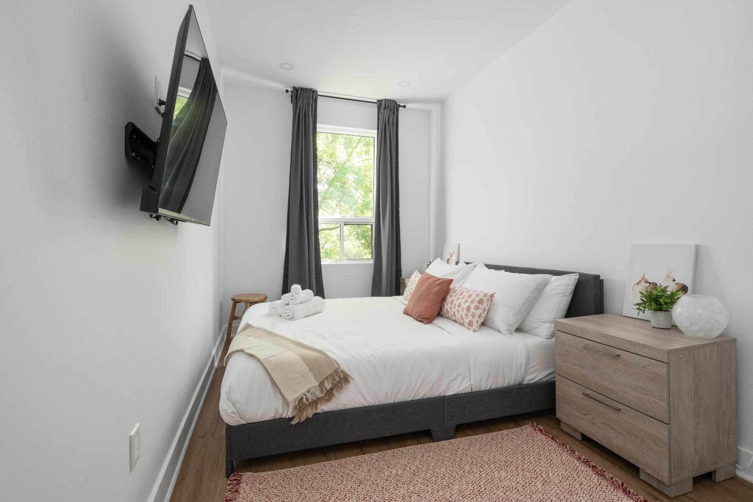 Boutique 4BR Luxury Residence 2 Floors Mile-End St-Laurent