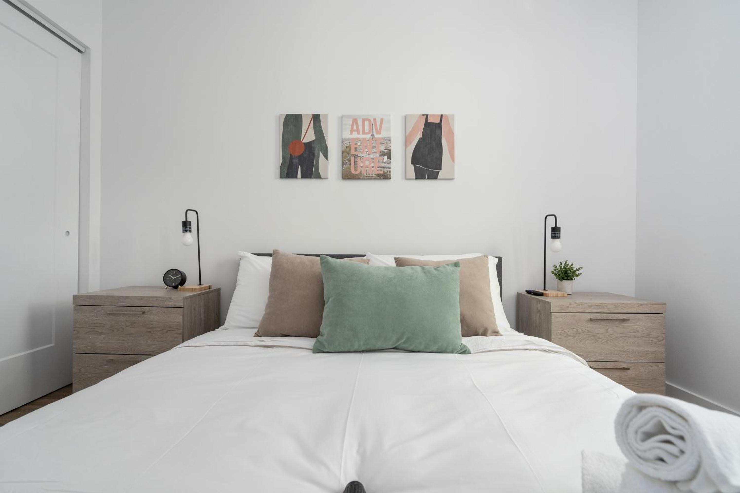 Boutique 4BR Luxury Residence 2 Floors Mile-End St-Laurent