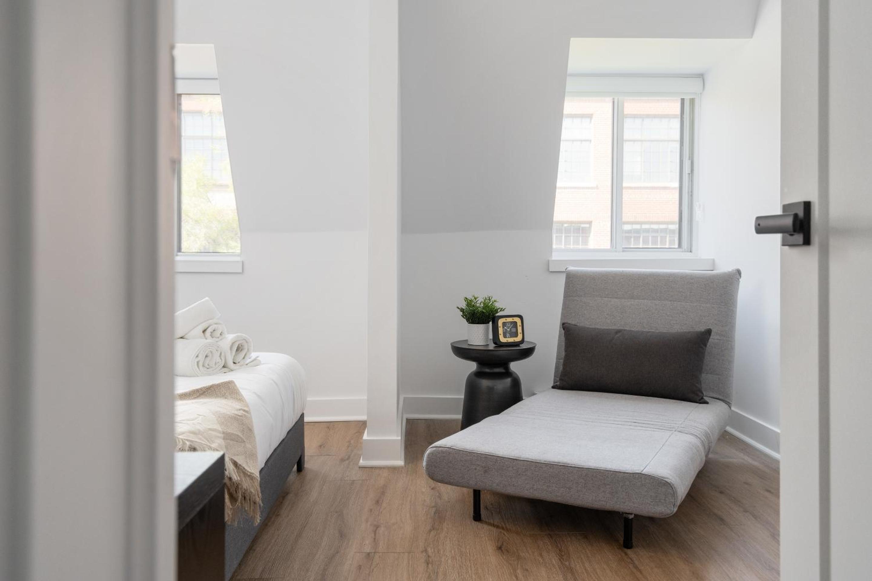 Boutique 4BR Luxury Residence 2 Floors Mile-End St-Laurent