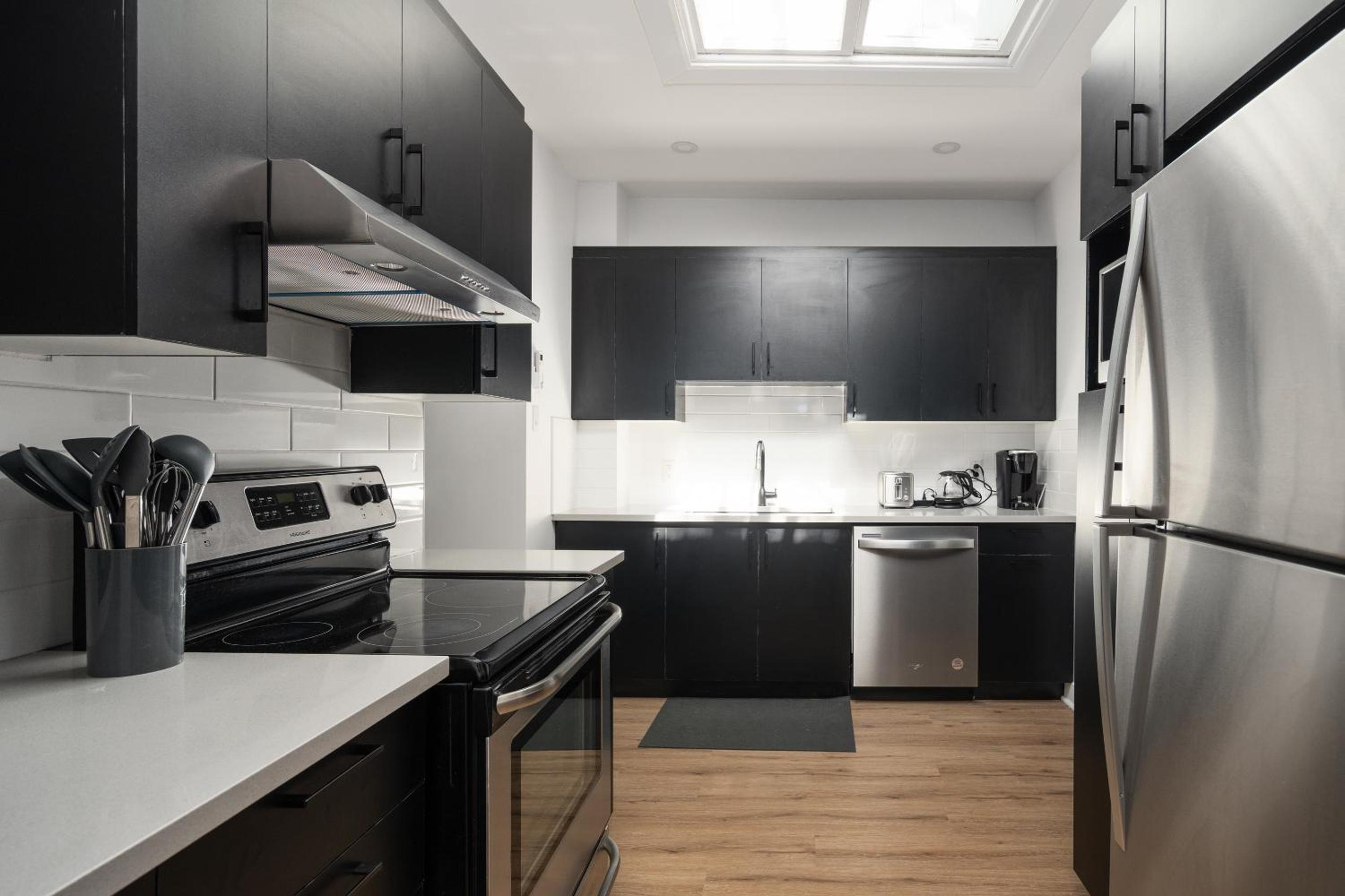 Boutique 4BR Luxury Residence 2 Floors Mile-End St-Laurent