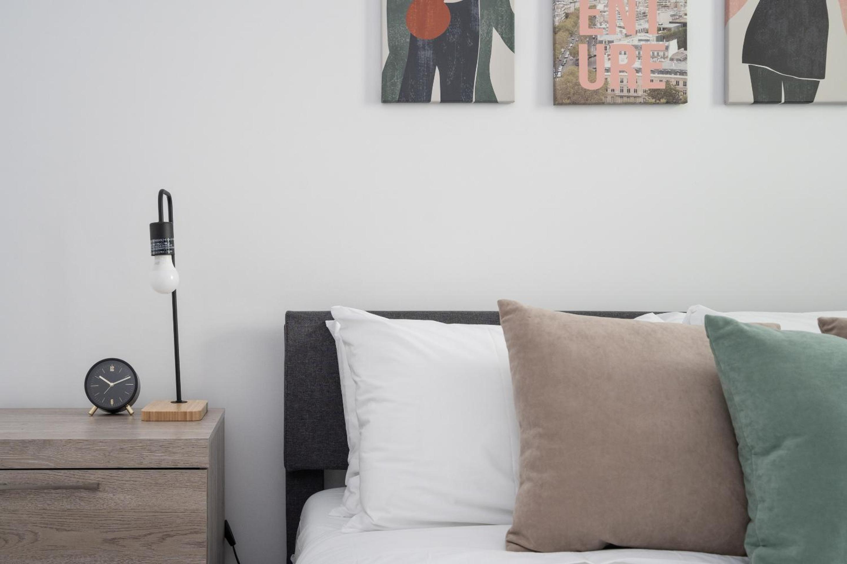 Boutique 4BR Luxury Residence 2 Floors Mile-End St-Laurent